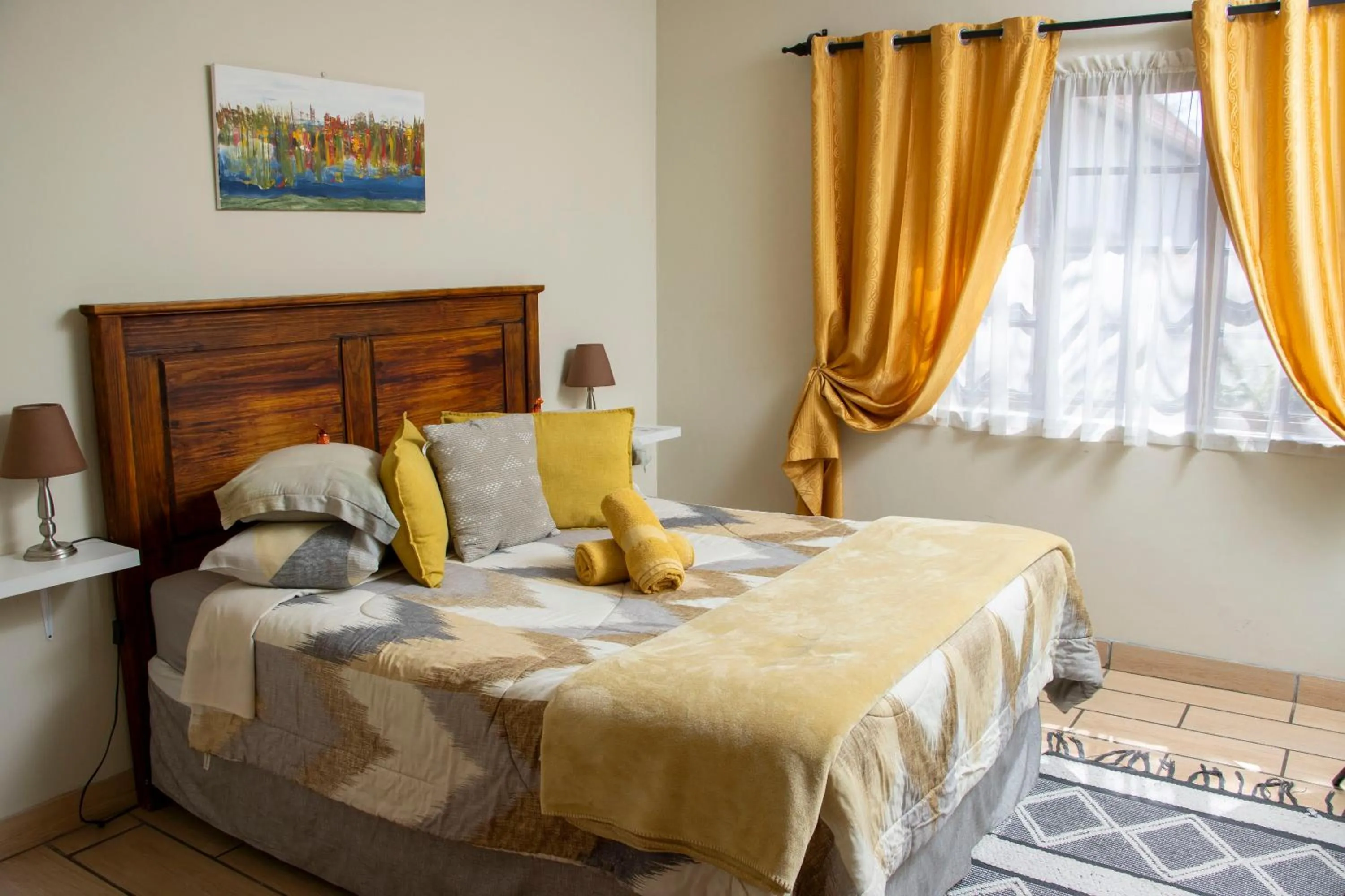 Photo of the whole room, Bed in Oregon Place Guest House