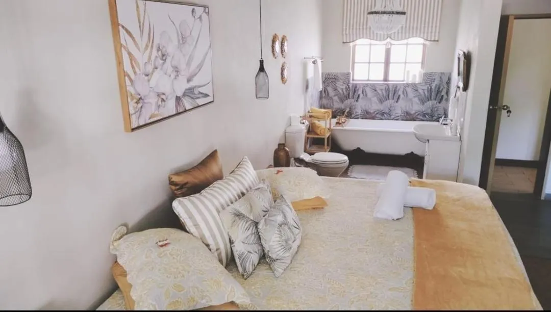 Photo of the whole room, Bed in Oregon Place Guest House