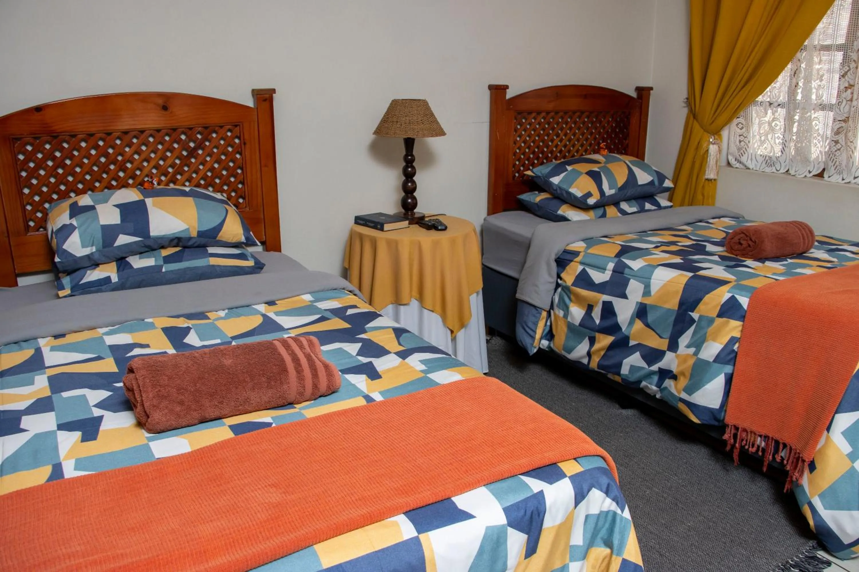 Photo of the whole room, Bed in Oregon Place Guest House