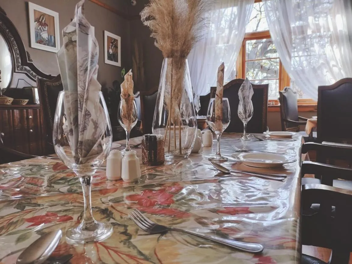 Restaurant/places to eat in Oregon Place Guest House