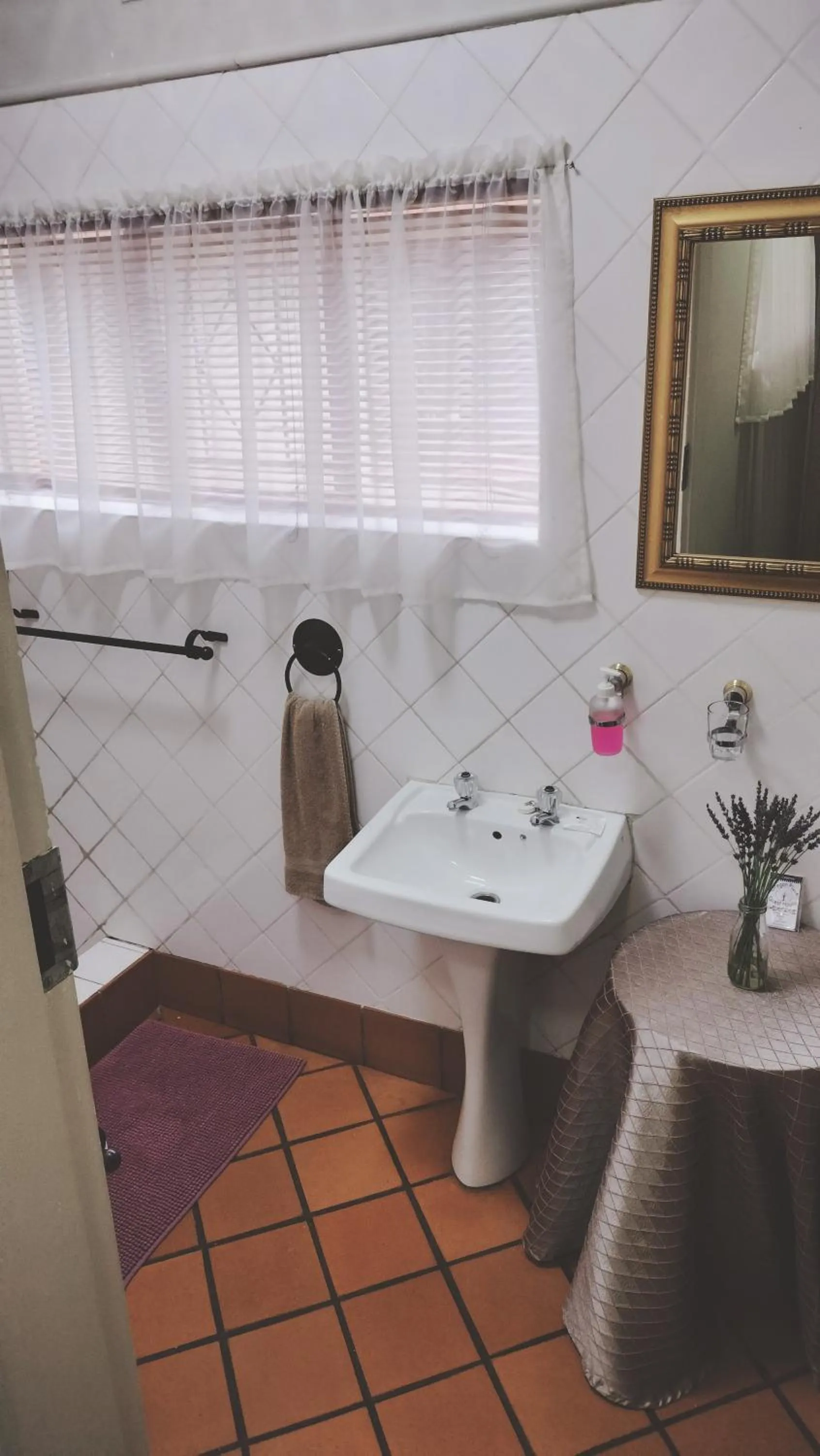 Bathroom in Oregon Place Guest House