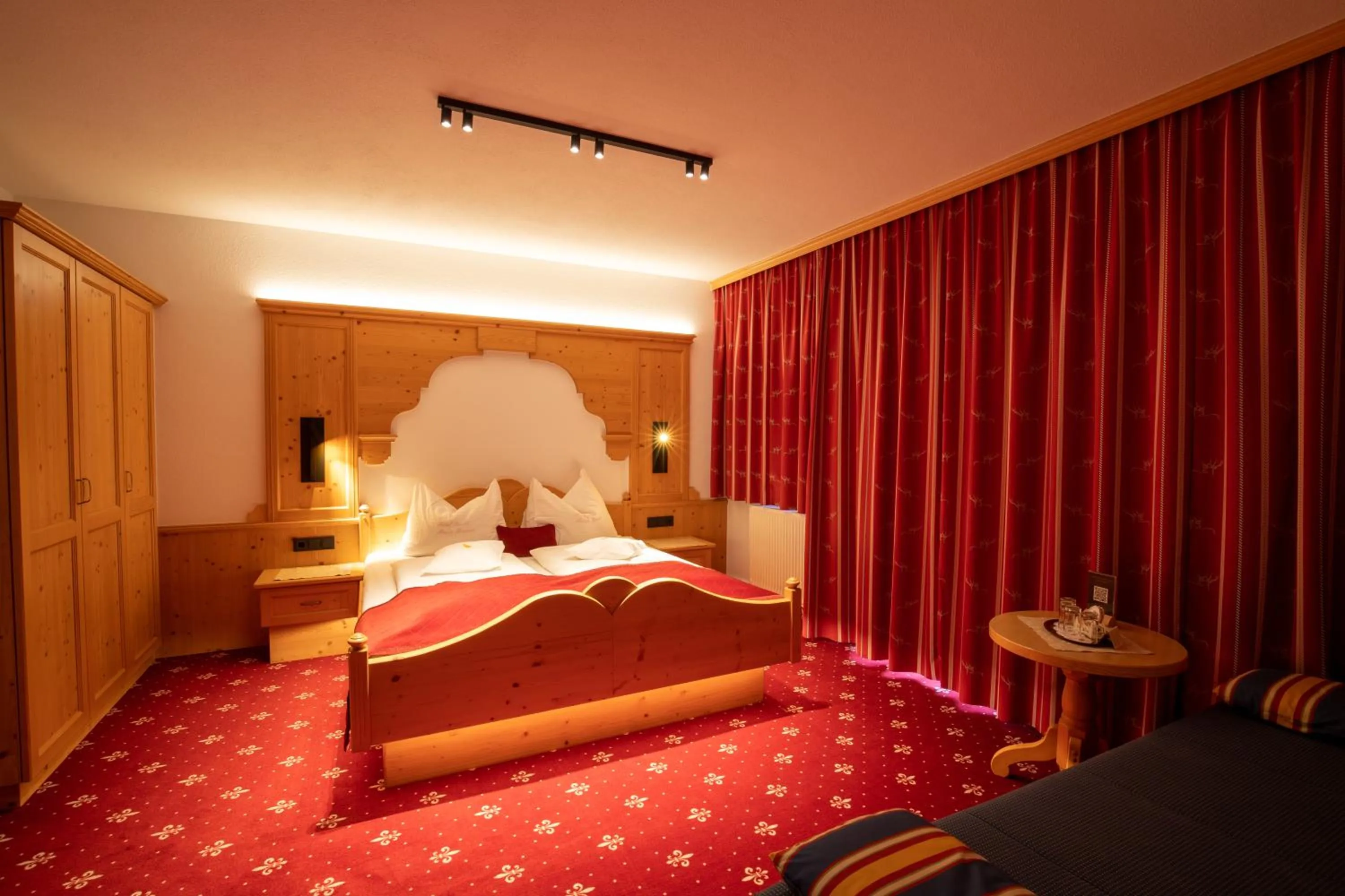 Photo of the whole room, Bed in Hotel Garni Monte Bianco