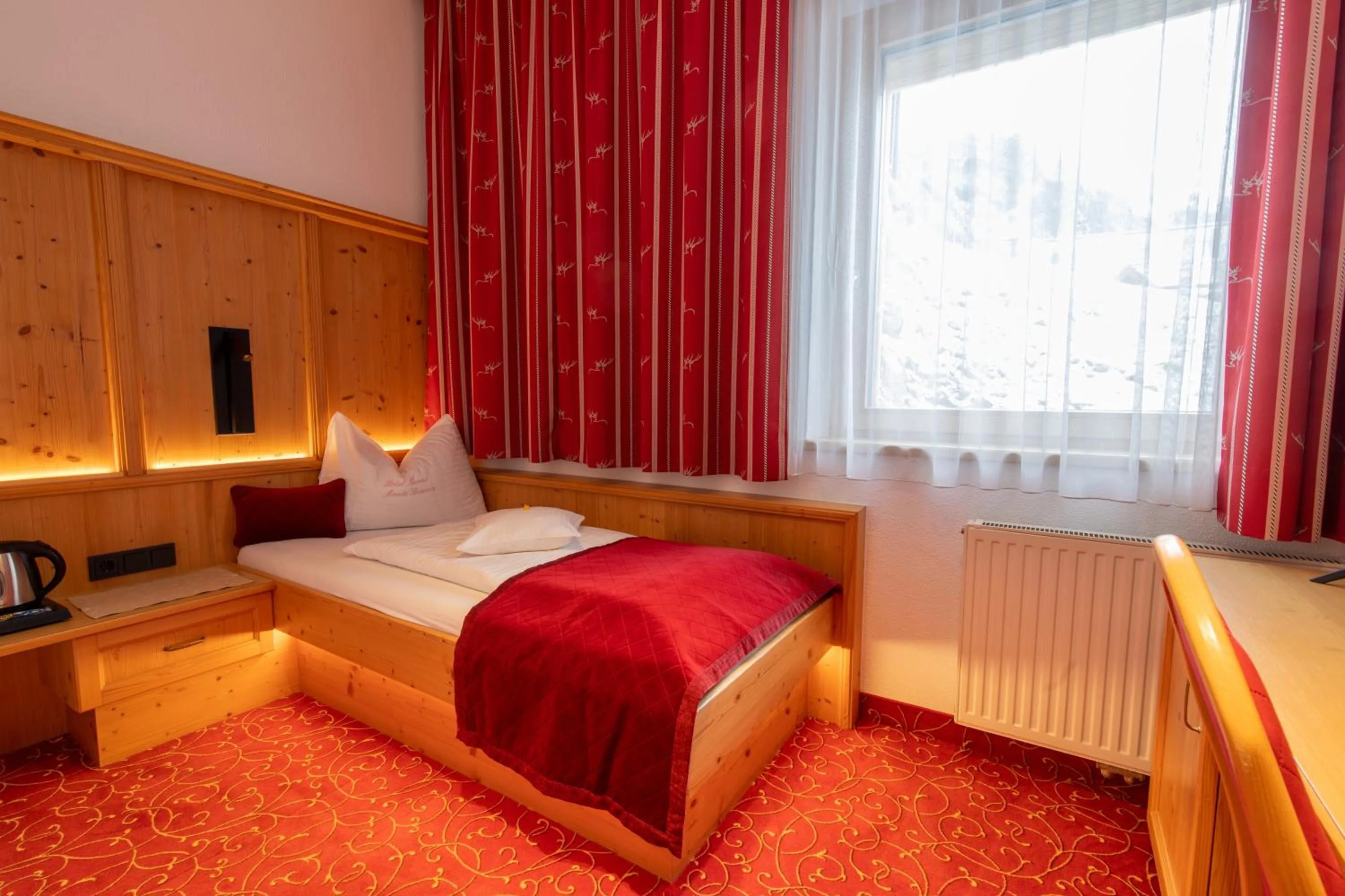 Photo of the whole room, Bed in Hotel Garni Monte Bianco
