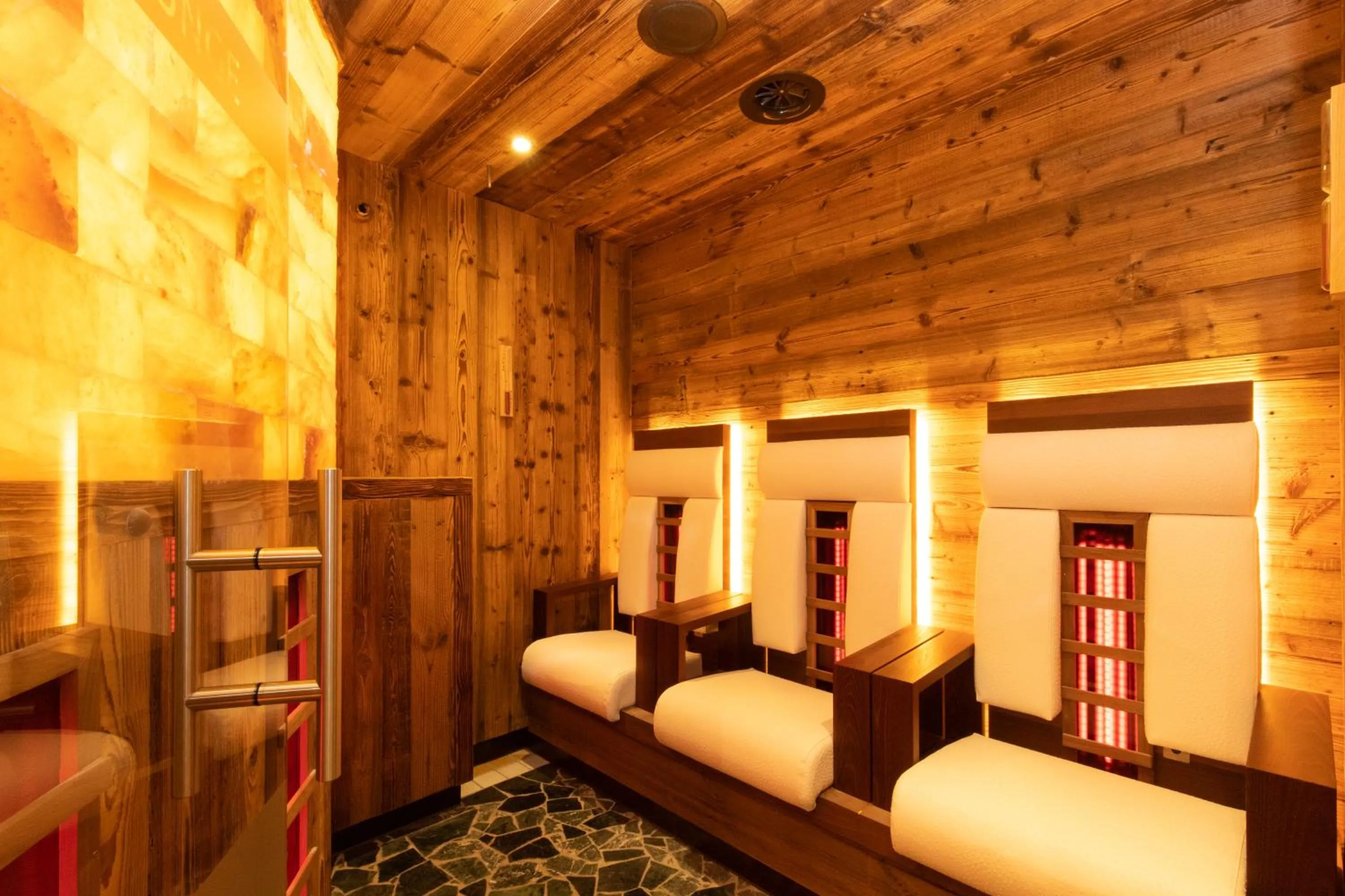 Steam room, Bed in Hotel Garni Monte Bianco
