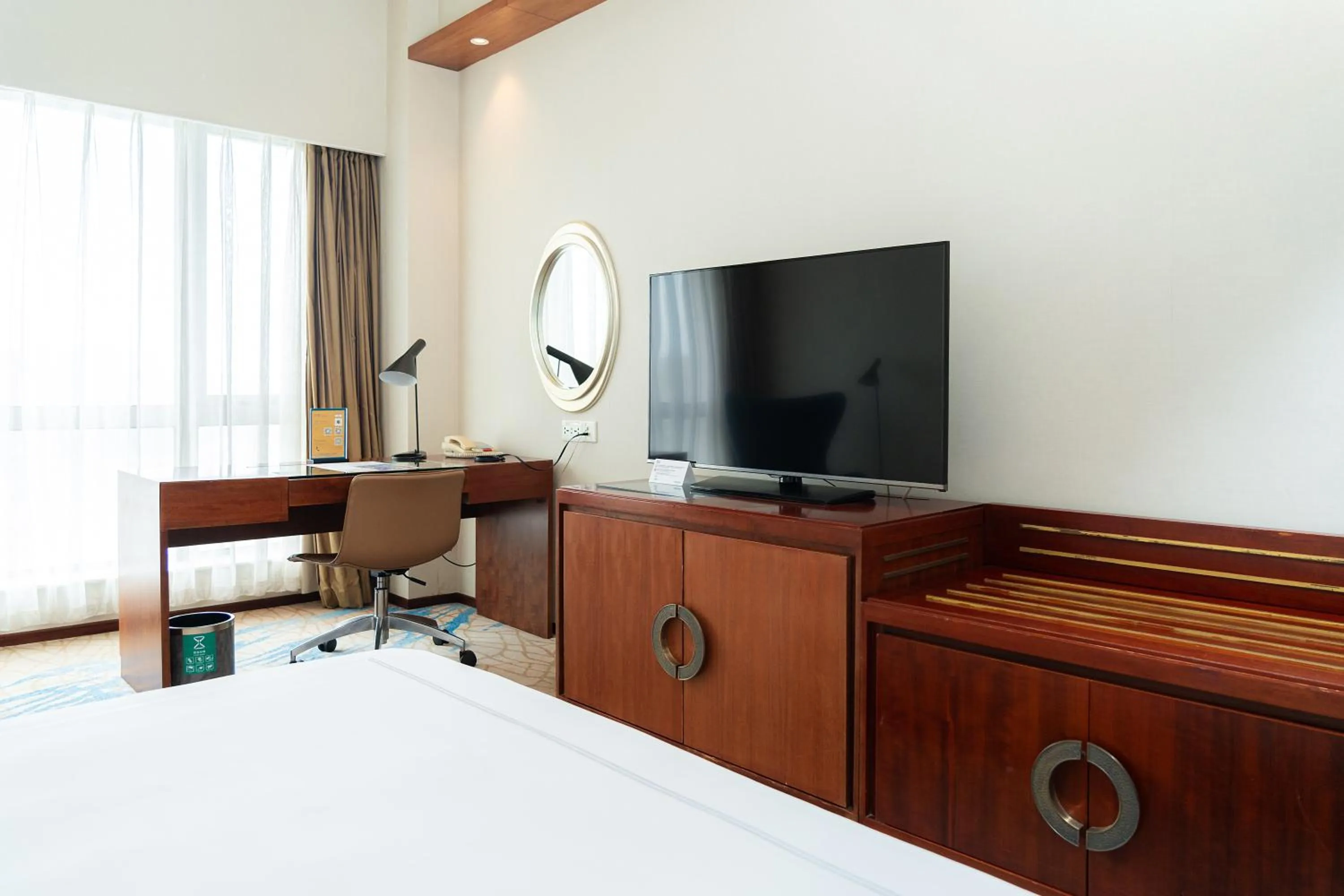 Photo of the whole room, Bed in Paradox Kunshan