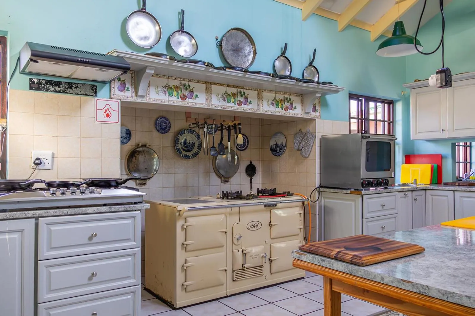 Kitchen or kitchenette in Westlodge at Graskop B&B