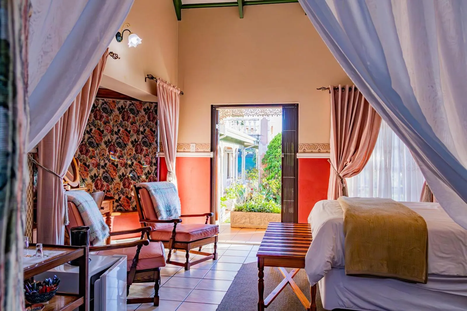 Seating area, Bed in Westlodge at Graskop B&B