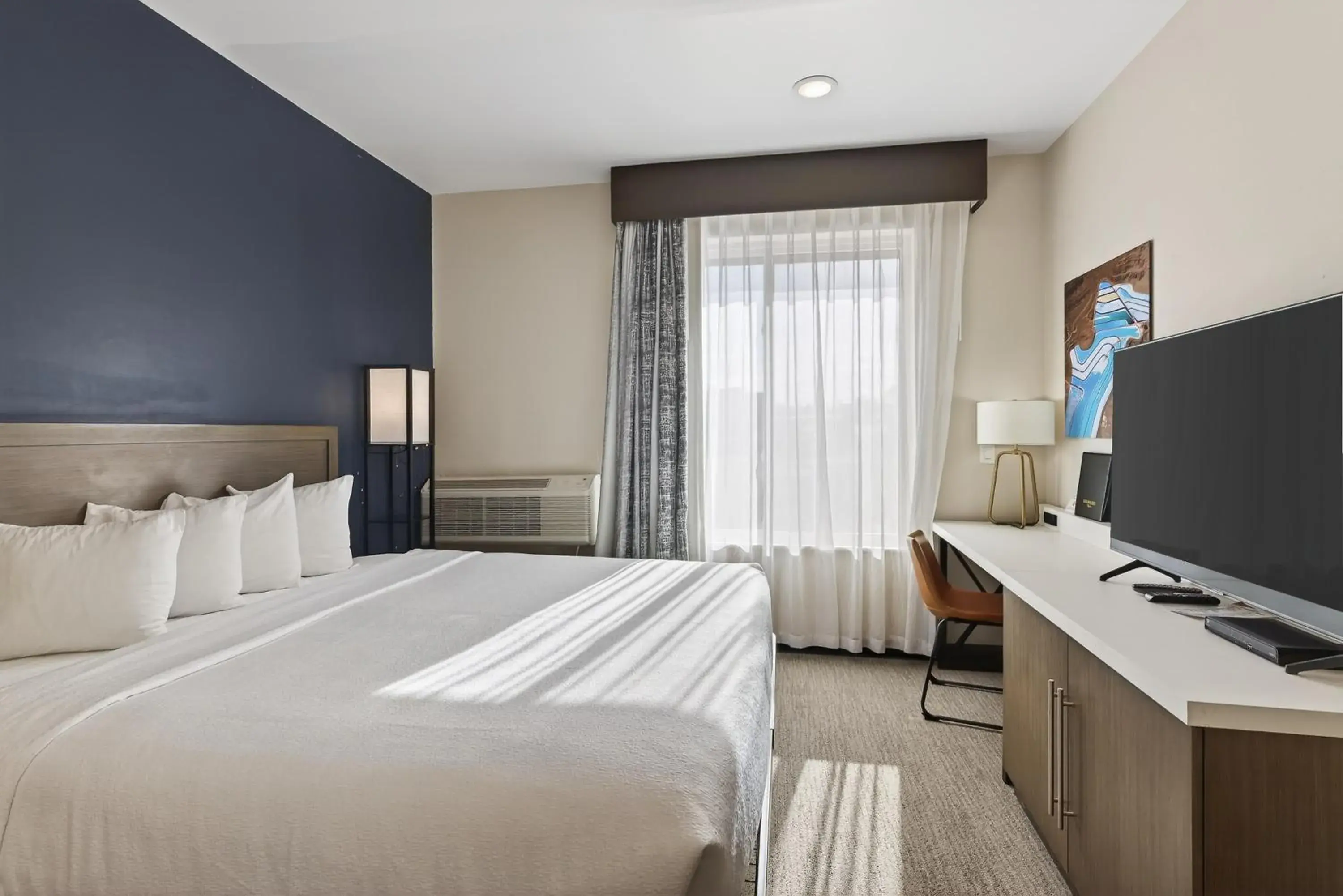 Property building, Bed in Scenic View Inn & Suites Moab Property building, Bed in Scenic View Inn & Suites Moab