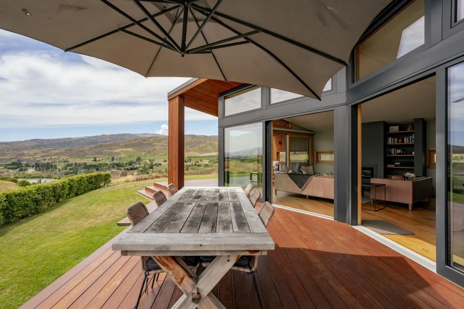 Vino and Views - Bannockburn Holiday Home