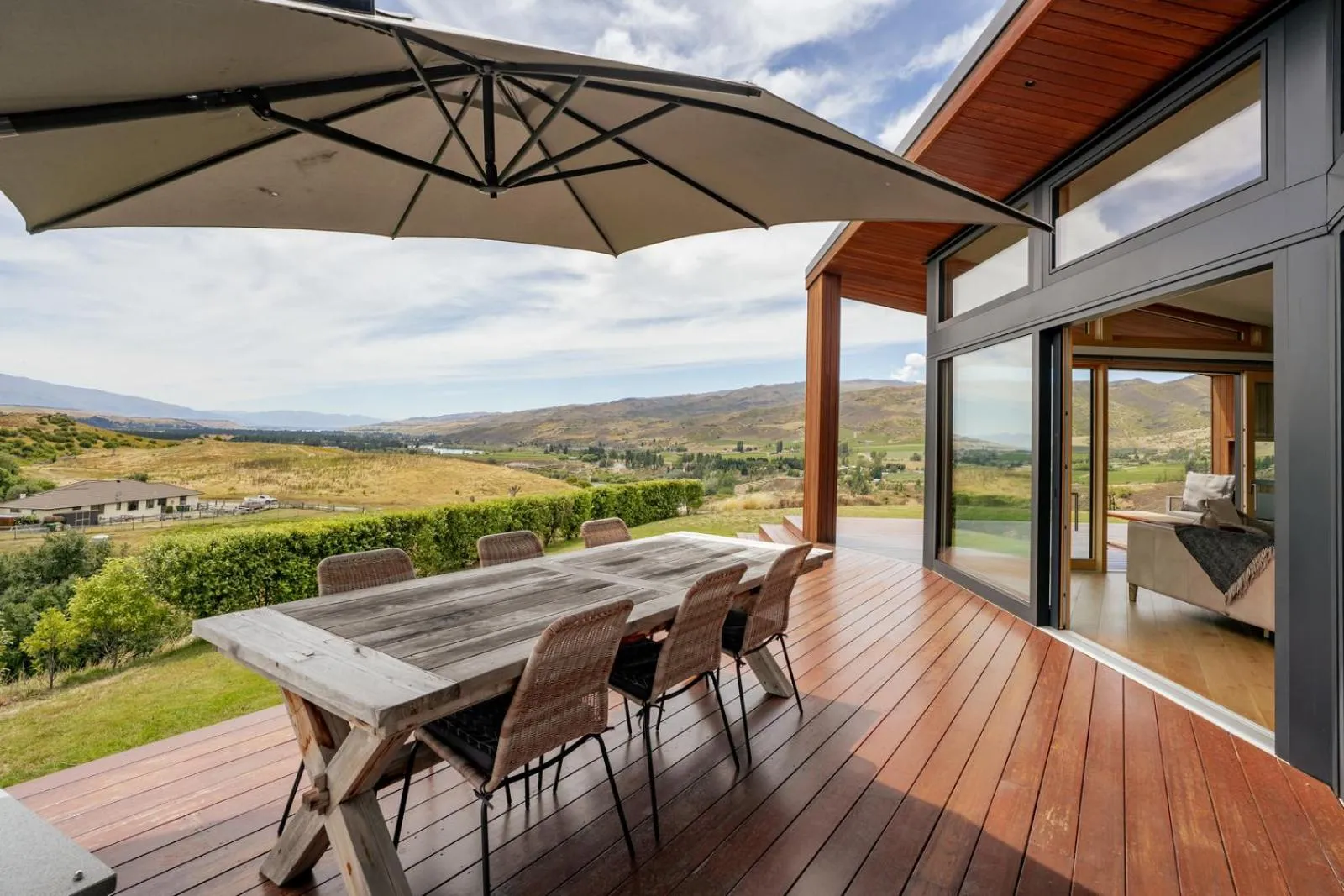 Vino and Views - Bannockburn Holiday Home