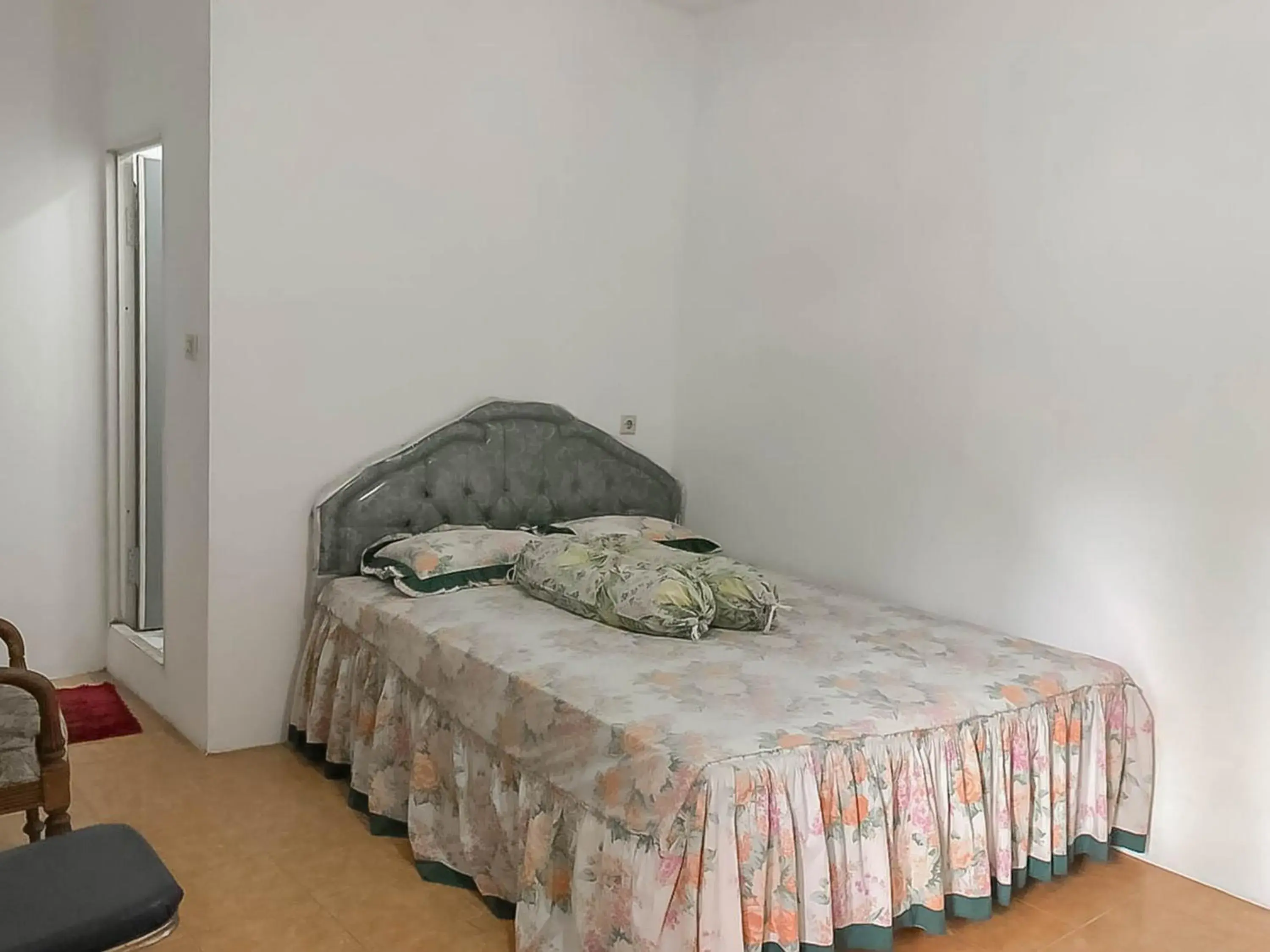 Property building, Bed in Rumah Panggung Guest House Syariah Mitra RedDoorz Property building, Bed in Rumah Panggung Guest House Syariah Mitra RedDoorz