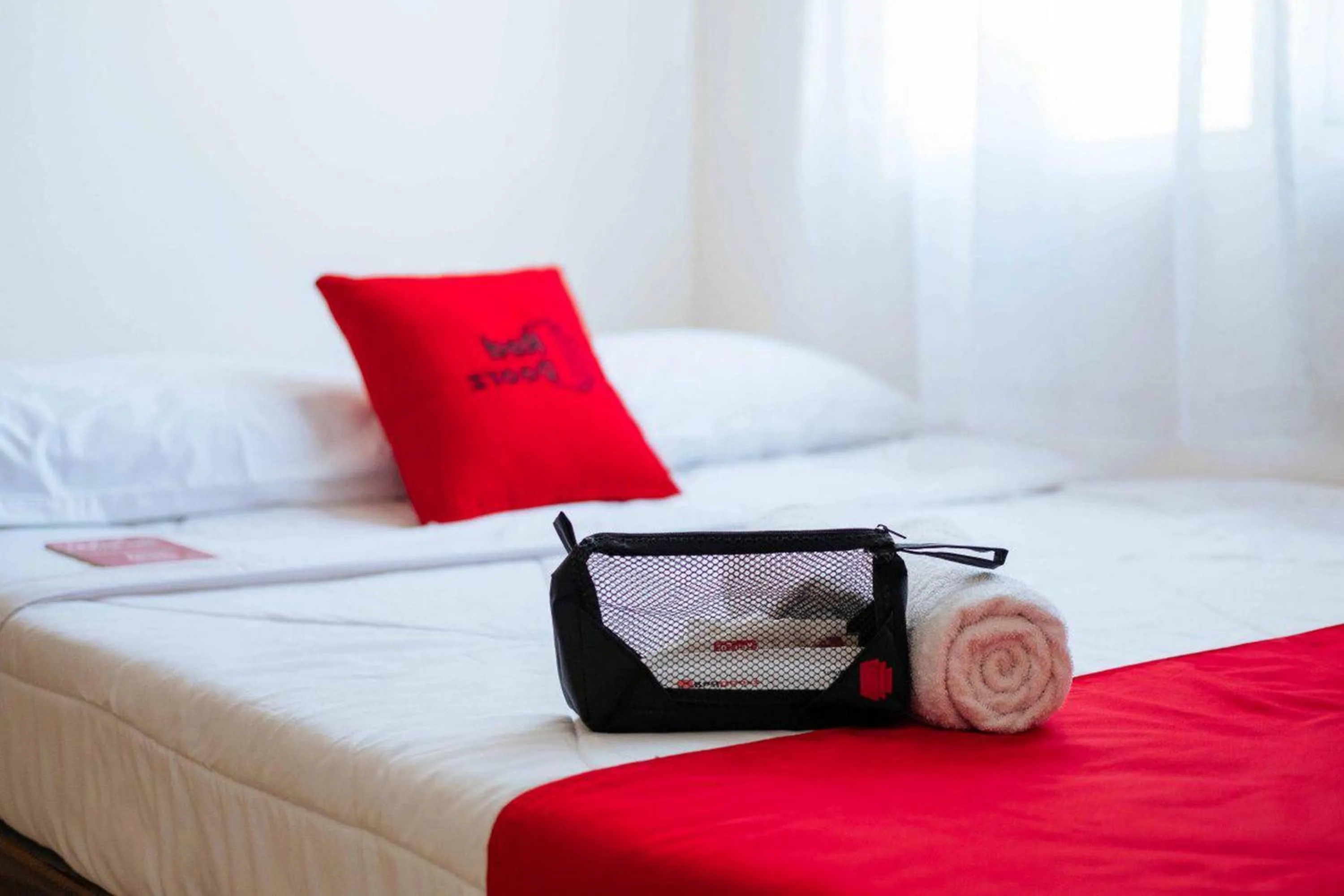 Bed in RedDoorz Plus near Universitas Saburai Lampung