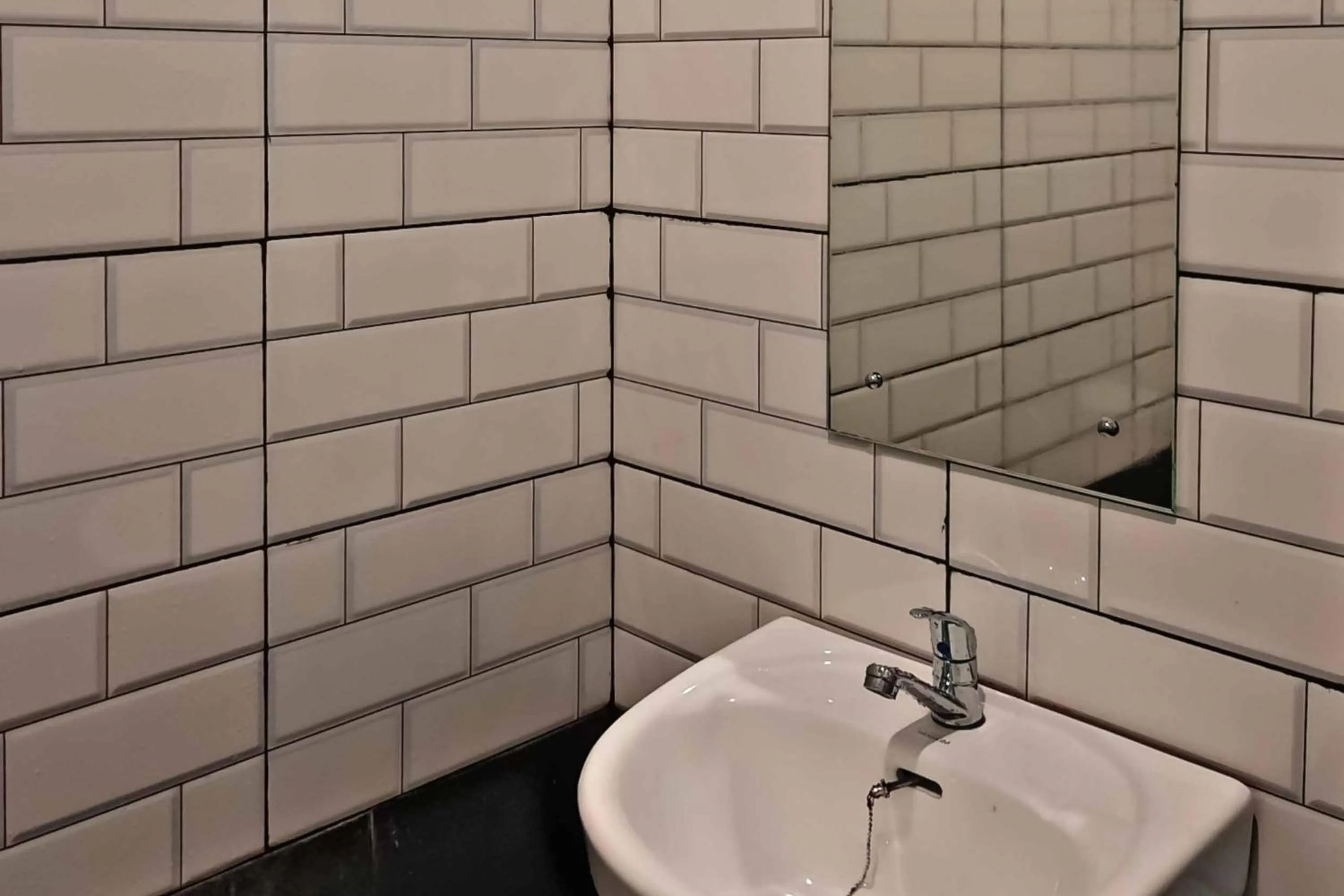 Property building in RedDoorz CBD Polonia Medan