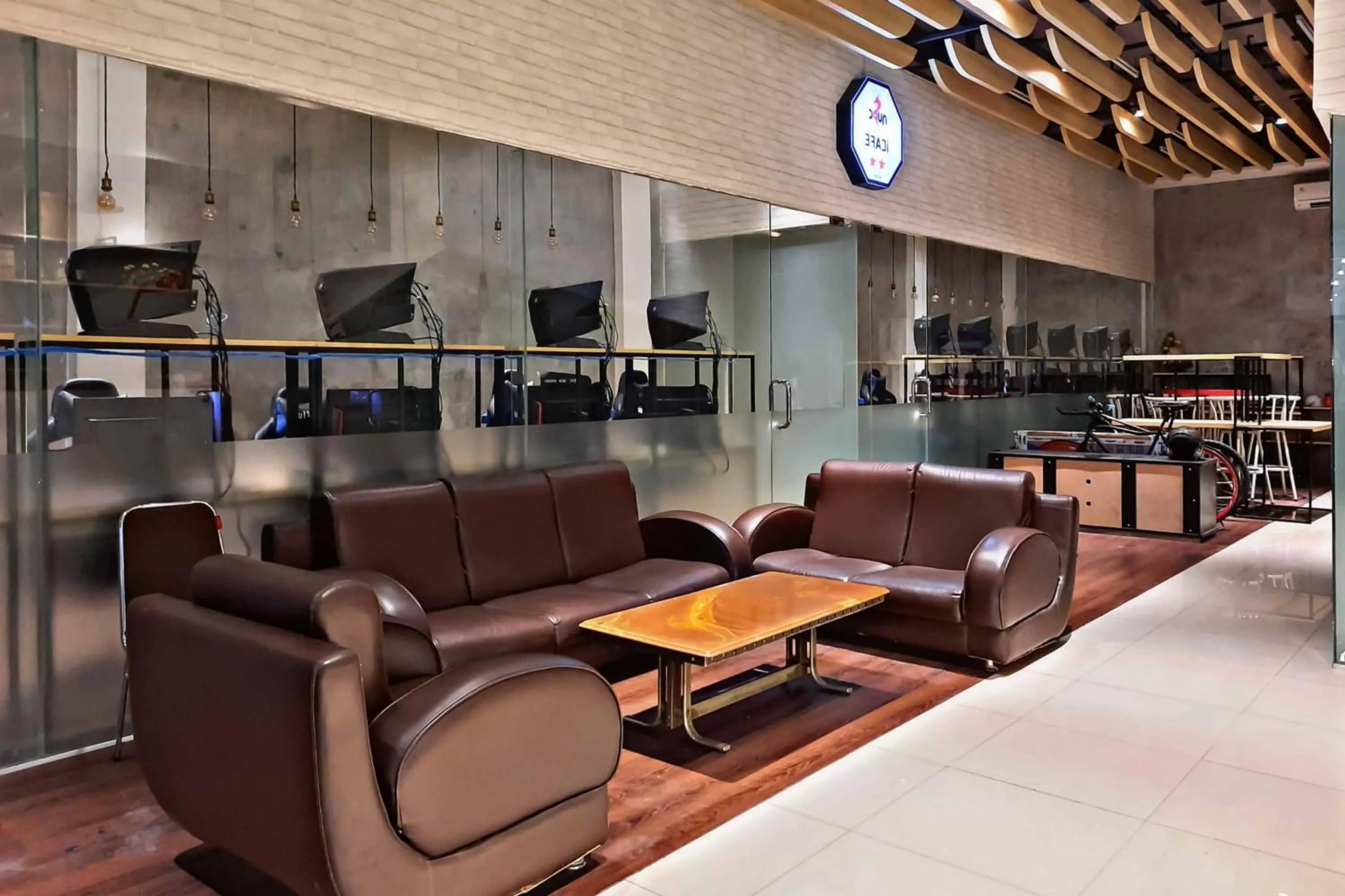 Facade/entrance in RedDoorz CBD Polonia Medan