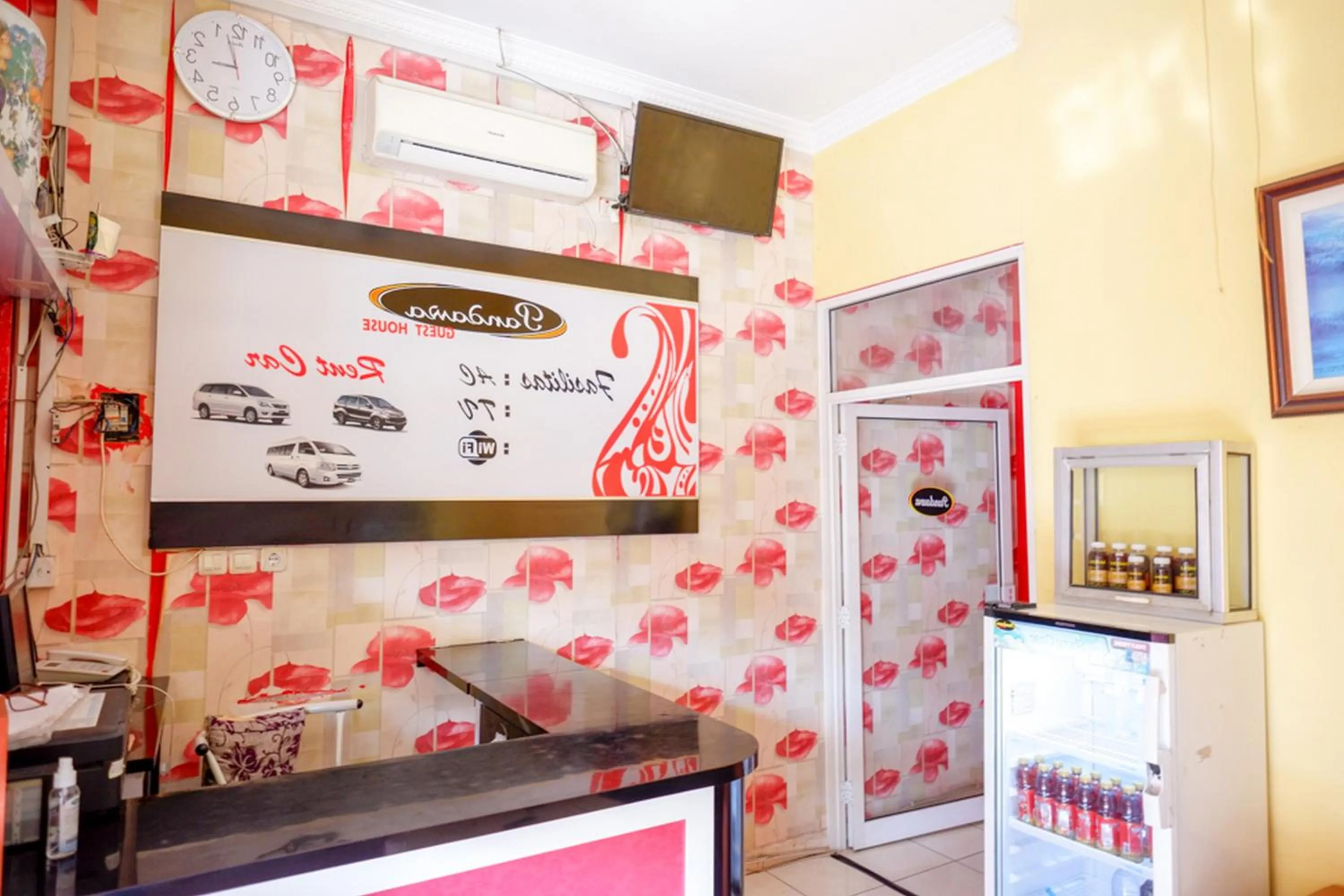 Property building in Pandawa Guest House At Ngaliyan Square Mitra RedDoorz