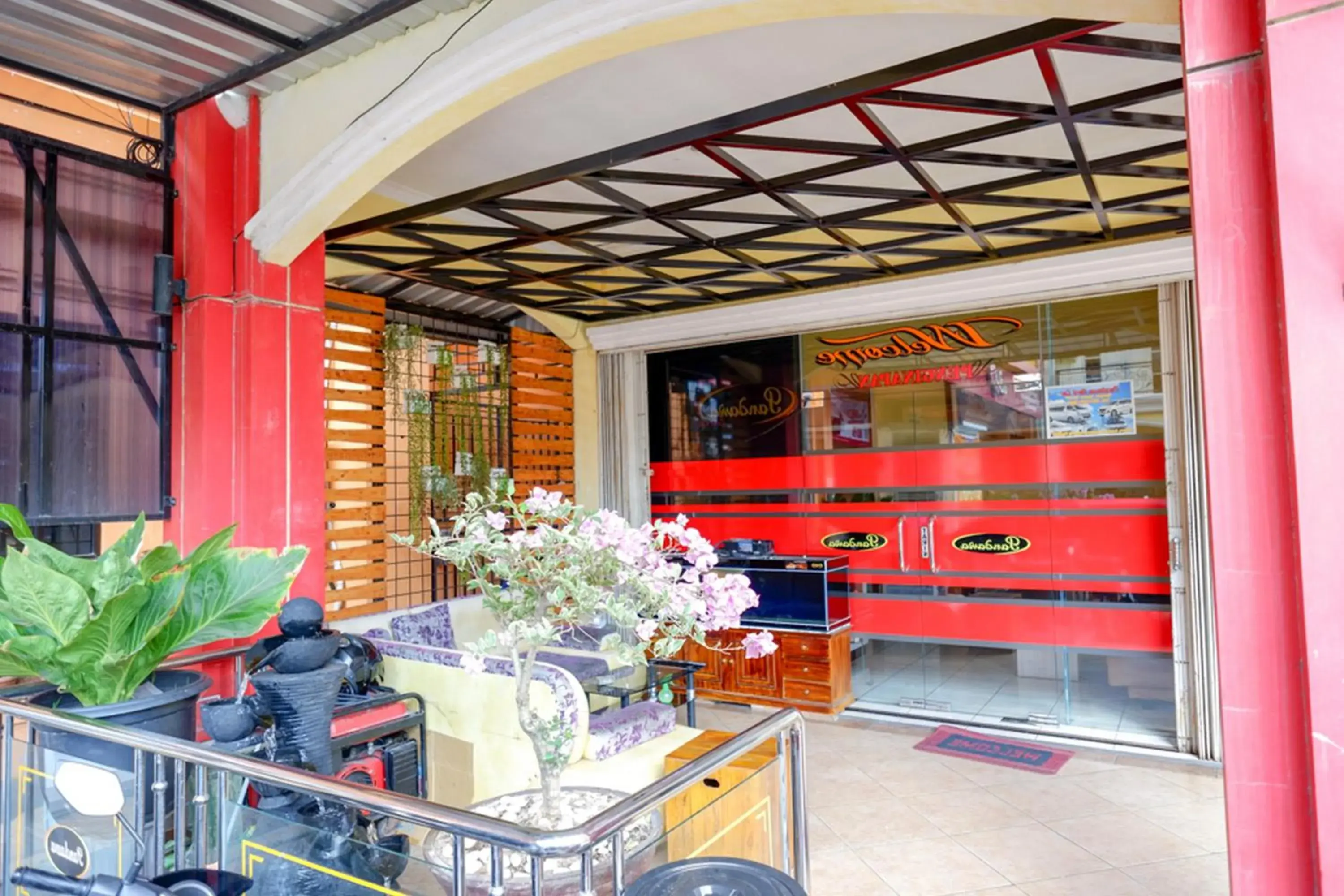 Property building in Pandawa Guest House At Ngaliyan Square Mitra RedDoorz Property building in Pandawa Guest House At Ngaliyan Square Mitra RedDoorz