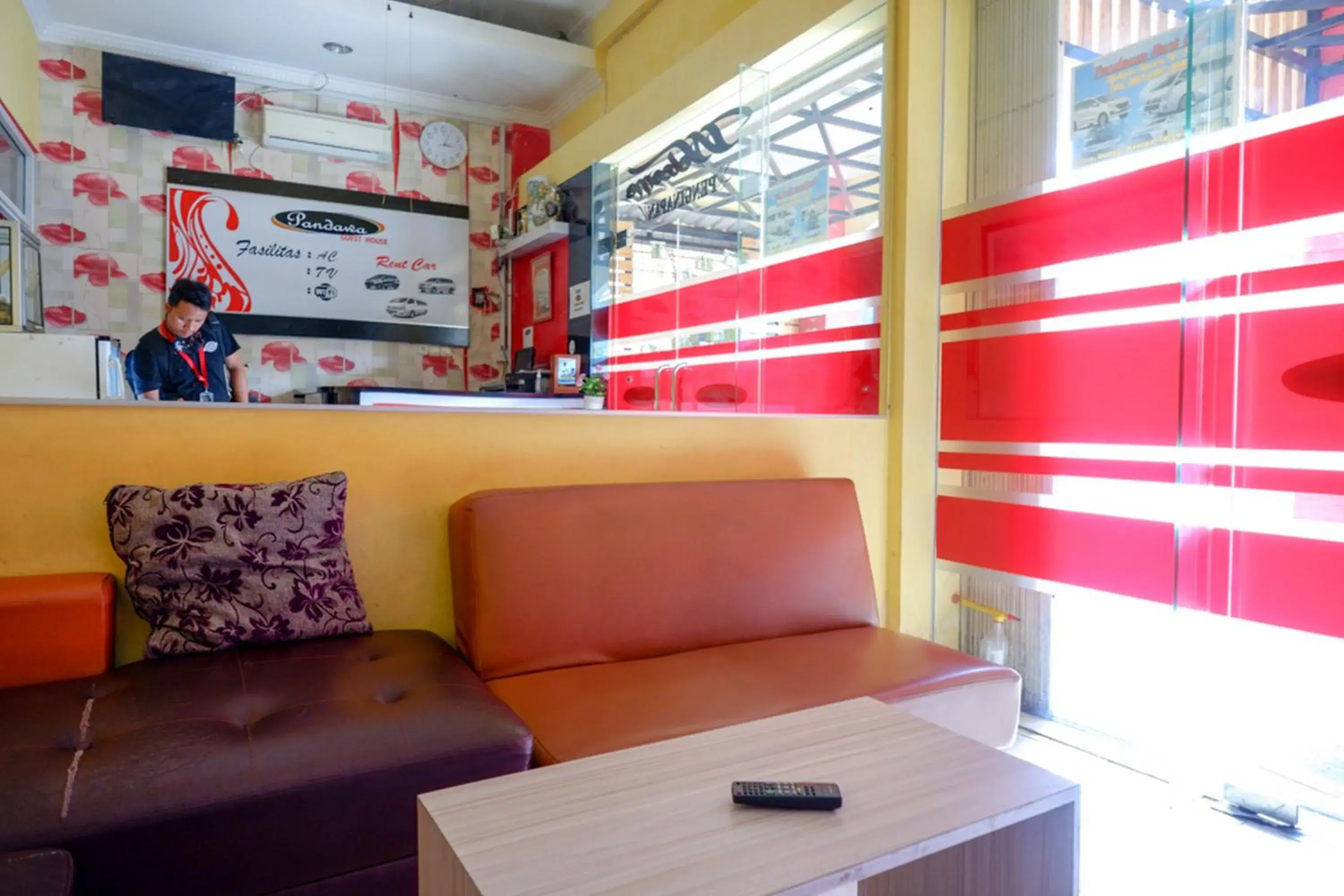 Property building in Pandawa Guest House At Ngaliyan Square Mitra RedDoorz Property building in Pandawa Guest House At Ngaliyan Square Mitra RedDoorz