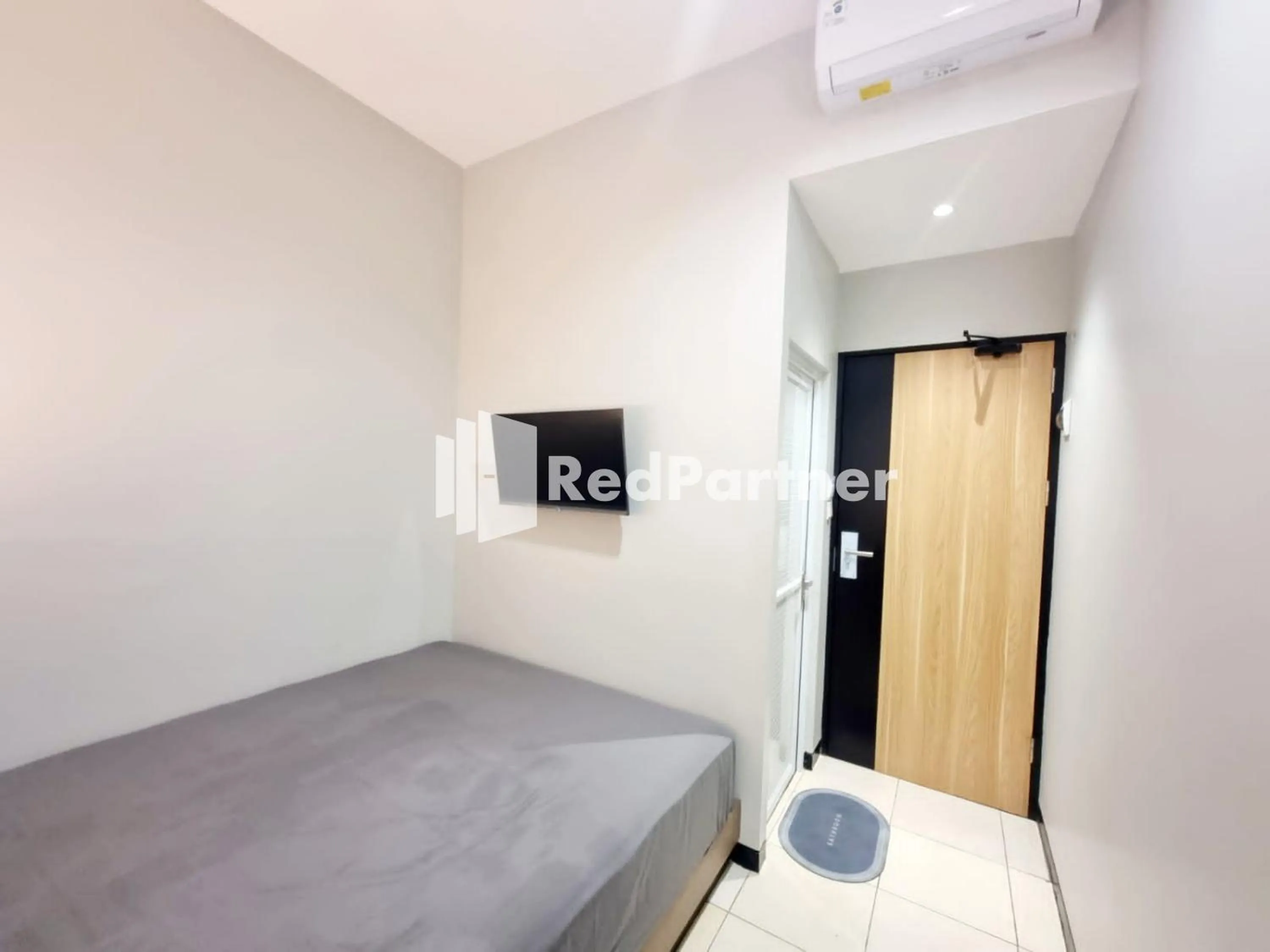 Bedroom in Pandawa Guest House At Ngaliyan Square Mitra RedDoorz