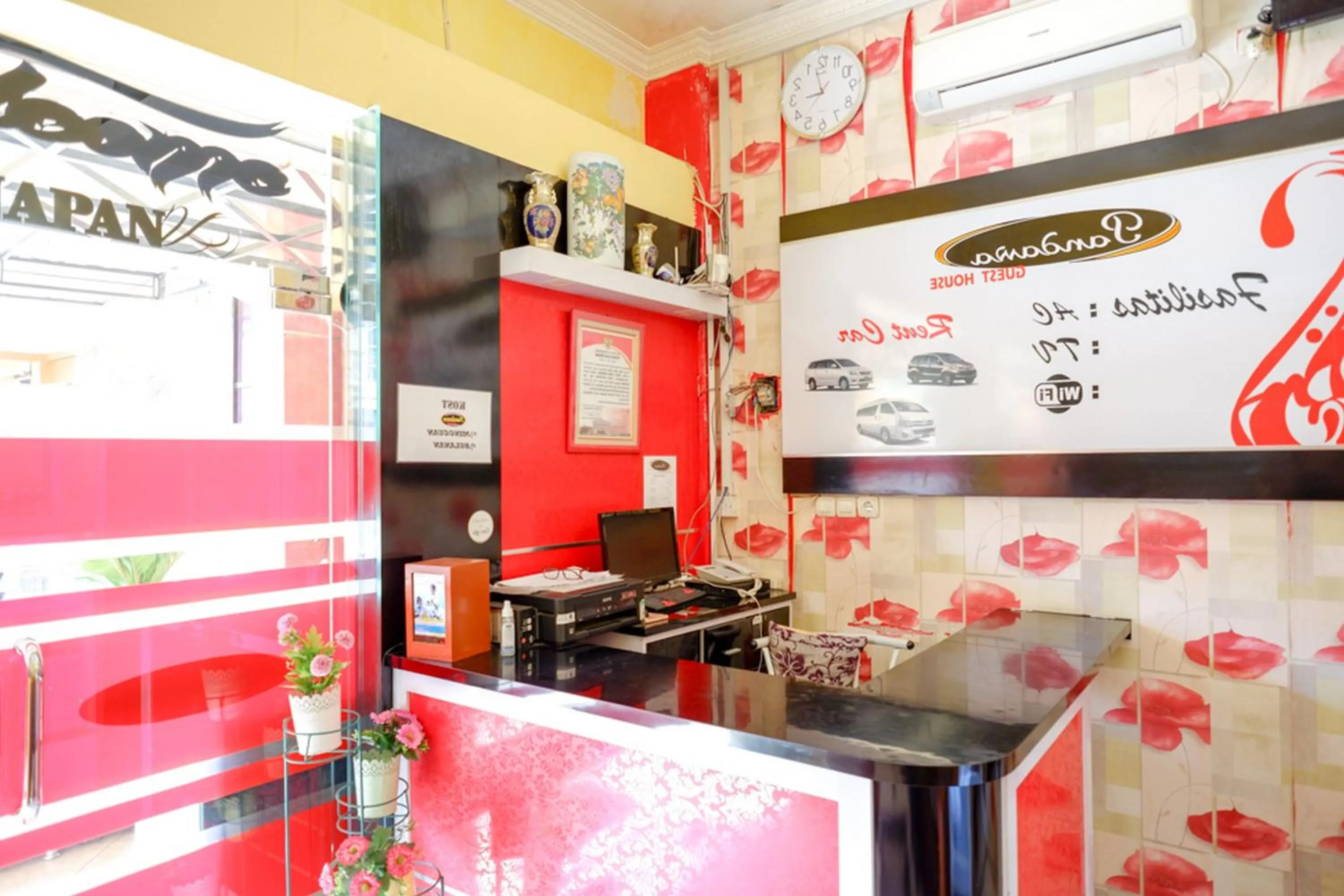 Property building in Pandawa Guest House At Ngaliyan Square Mitra RedDoorz