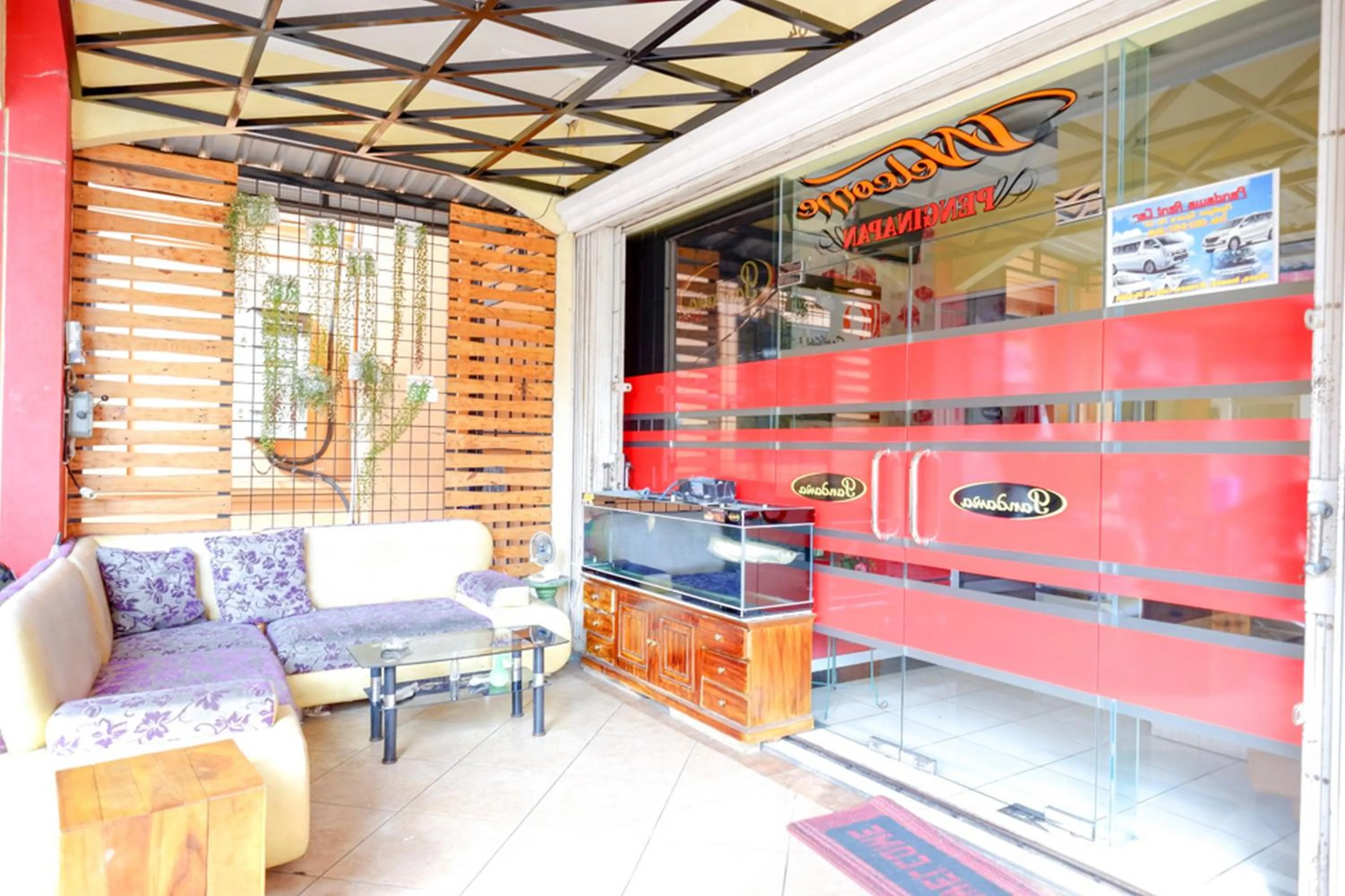 Facade/entrance in Pandawa Guest House At Ngaliyan Square Mitra RedDoorz