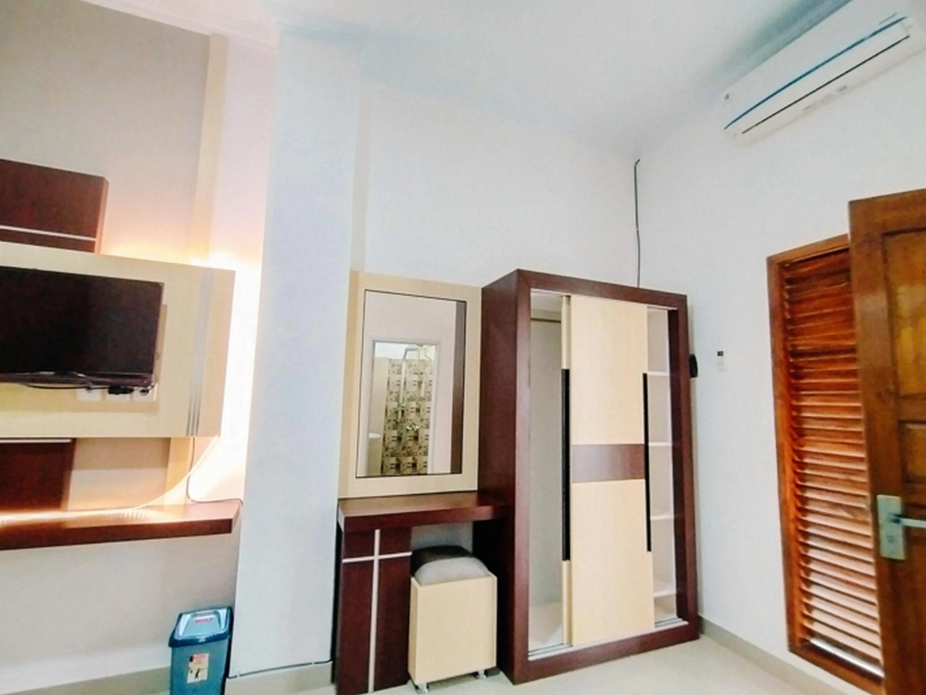 Property building in RedDoorz At Artomoro Guest House