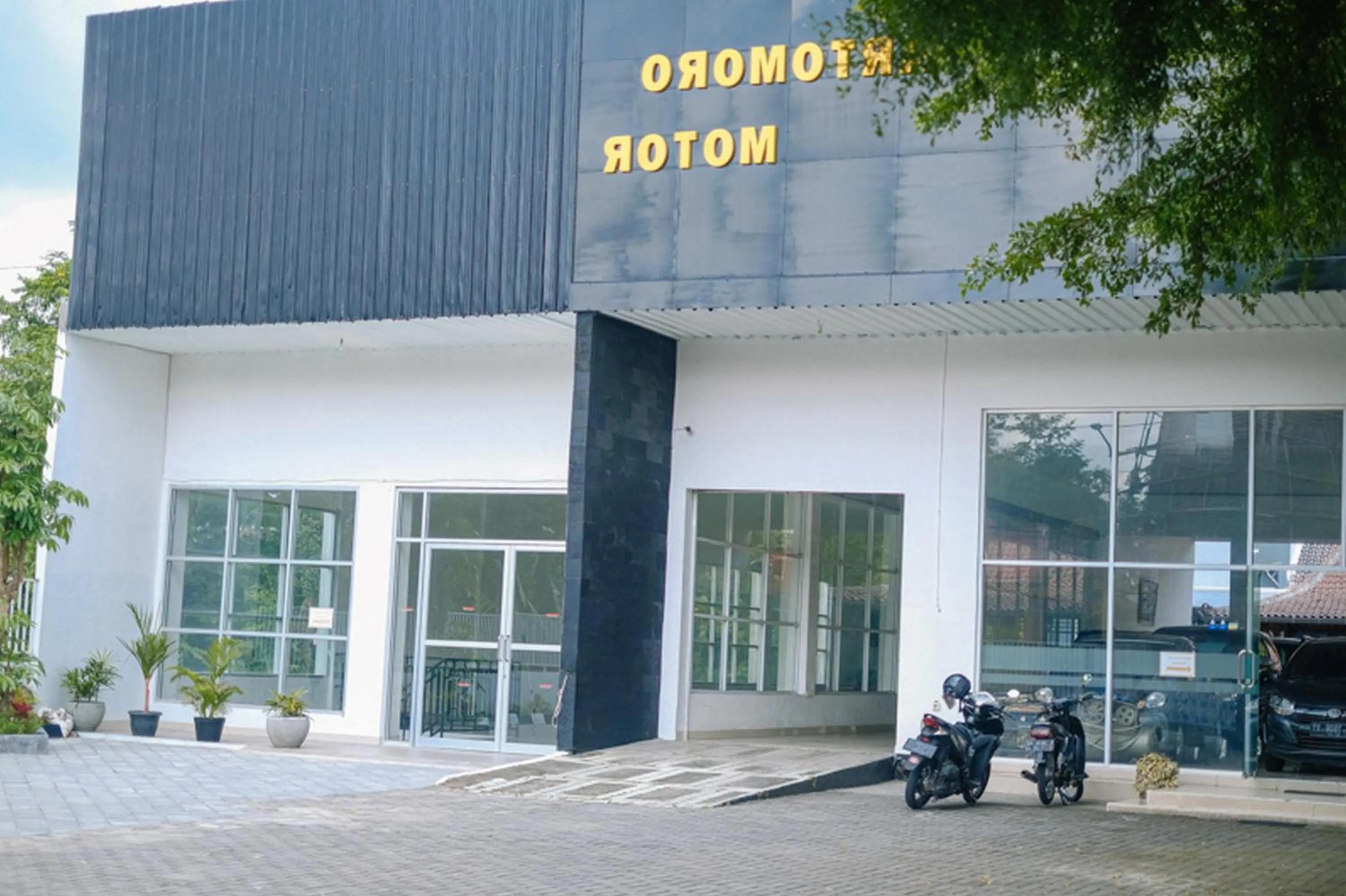 Property building in RedDoorz At Artomoro Guest House