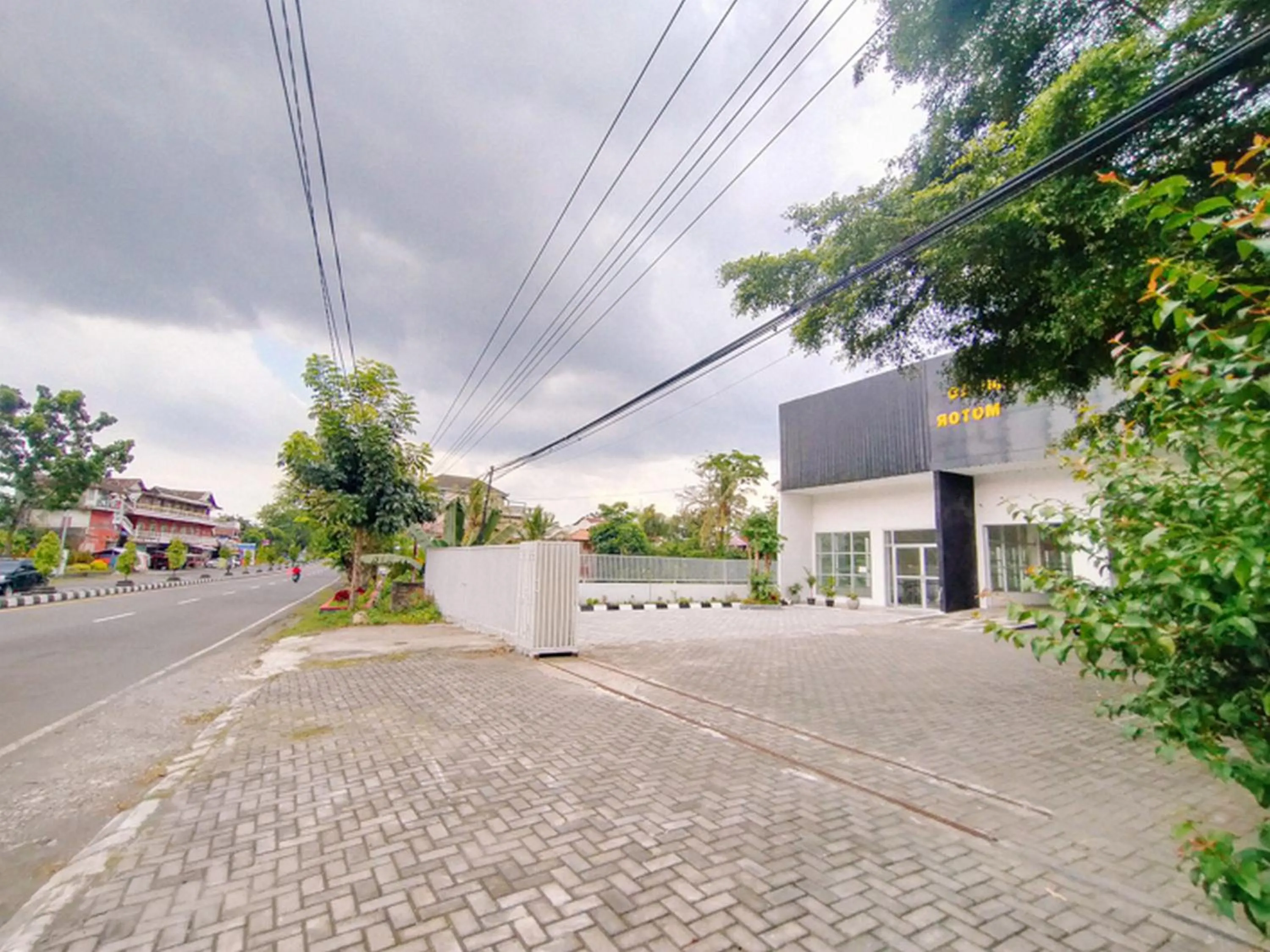 Property building in RedDoorz At Artomoro Guest House