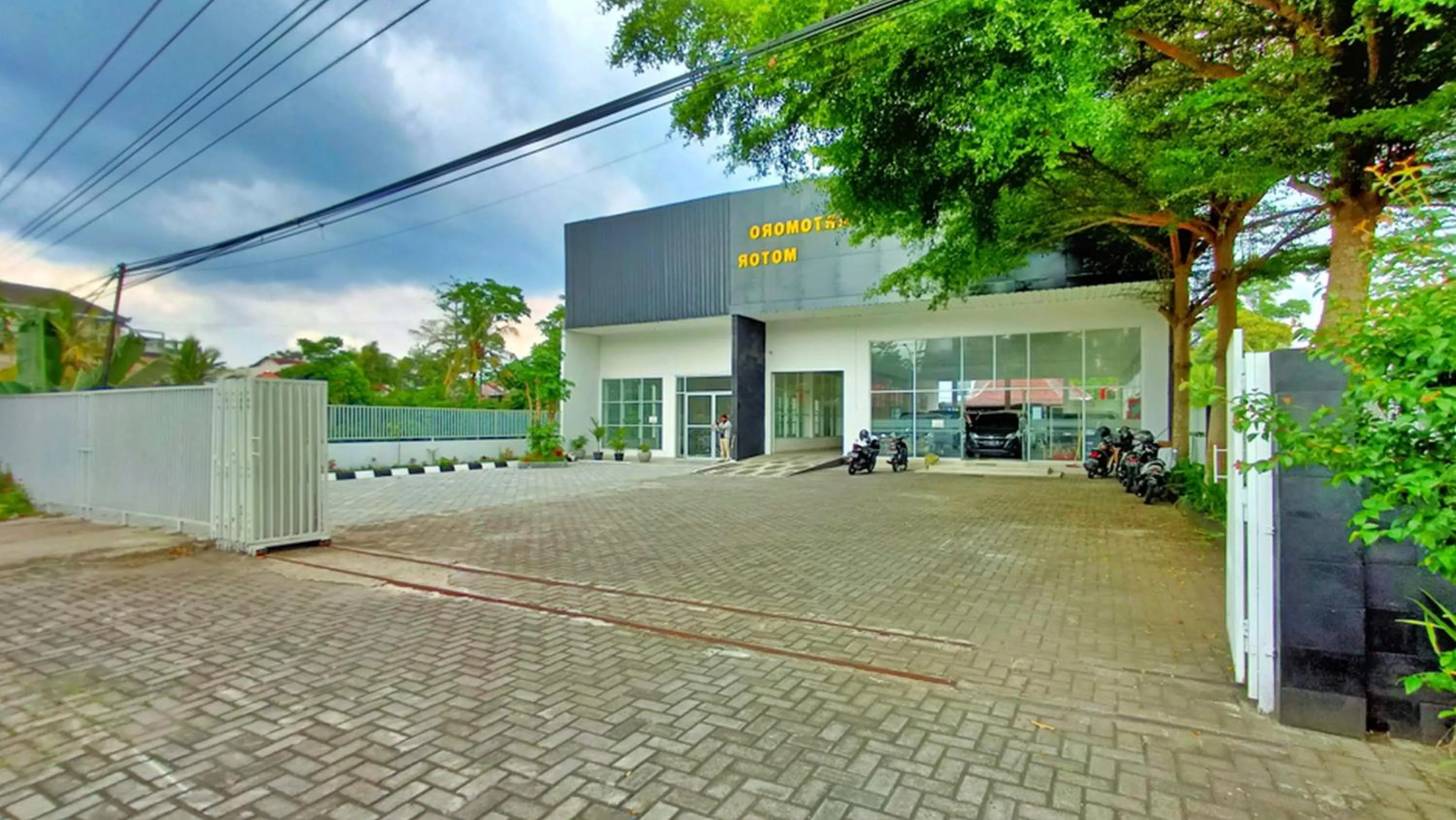 Property building in RedDoorz At Artomoro Guest House