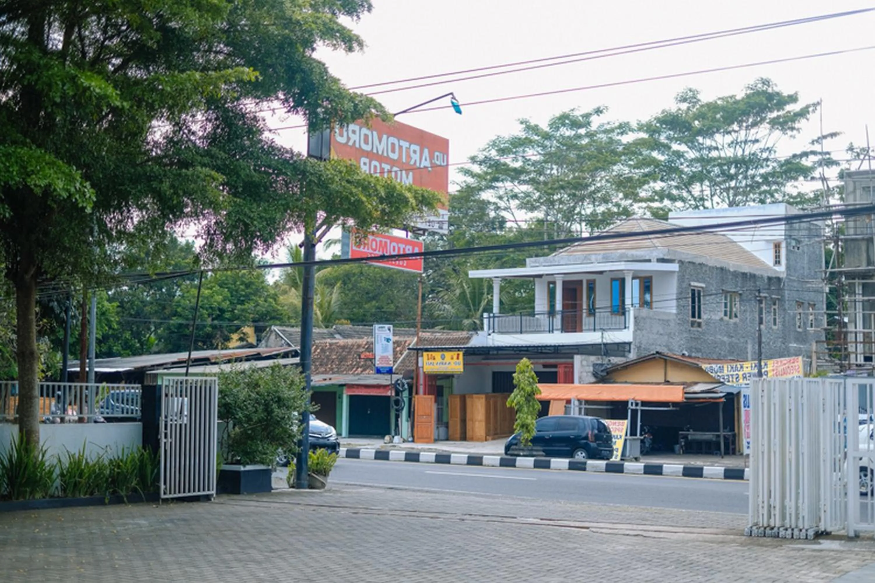 Property building in RedDoorz At Artomoro Guest House