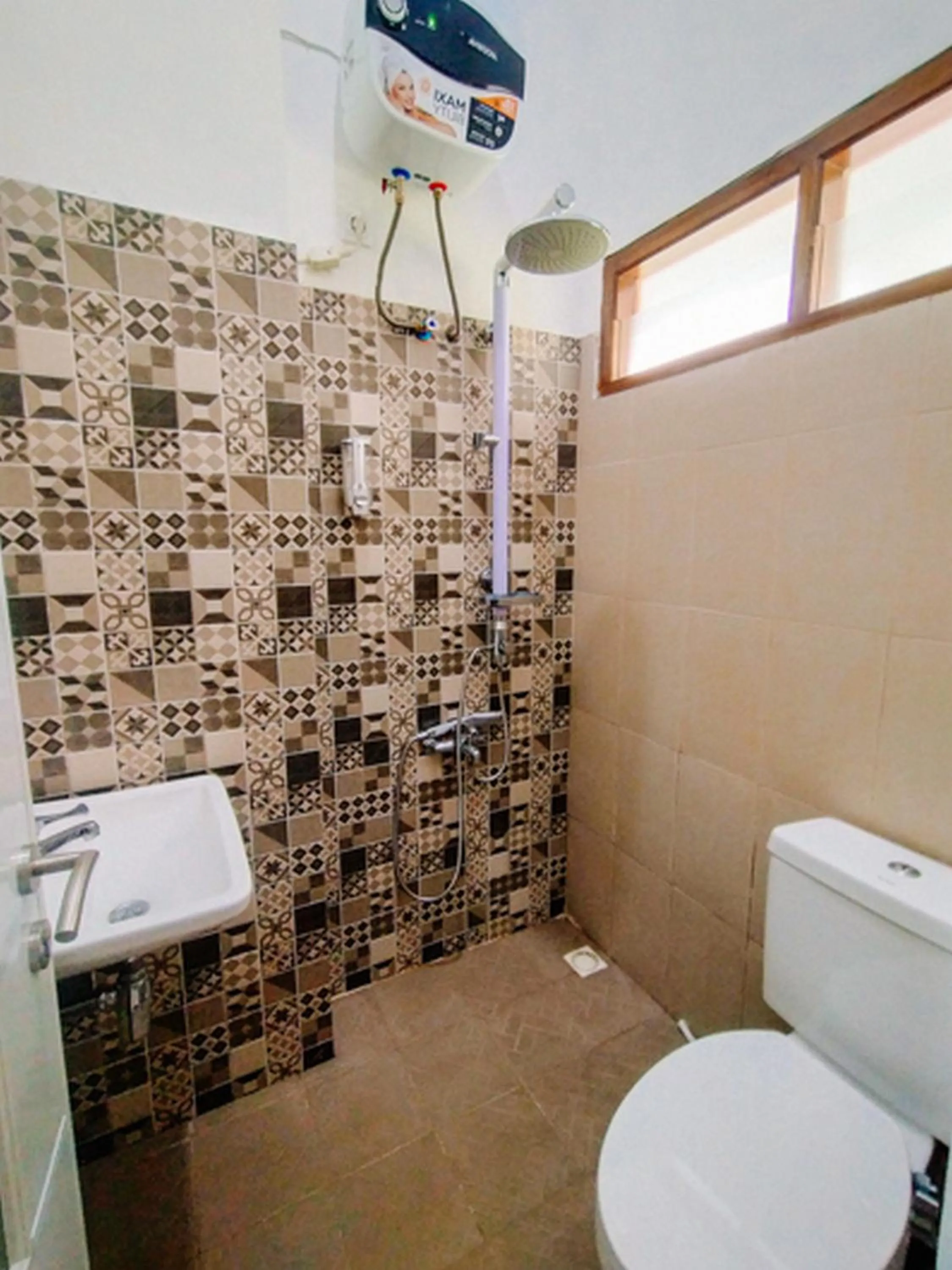 Property building in RedDoorz At Artomoro Guest House