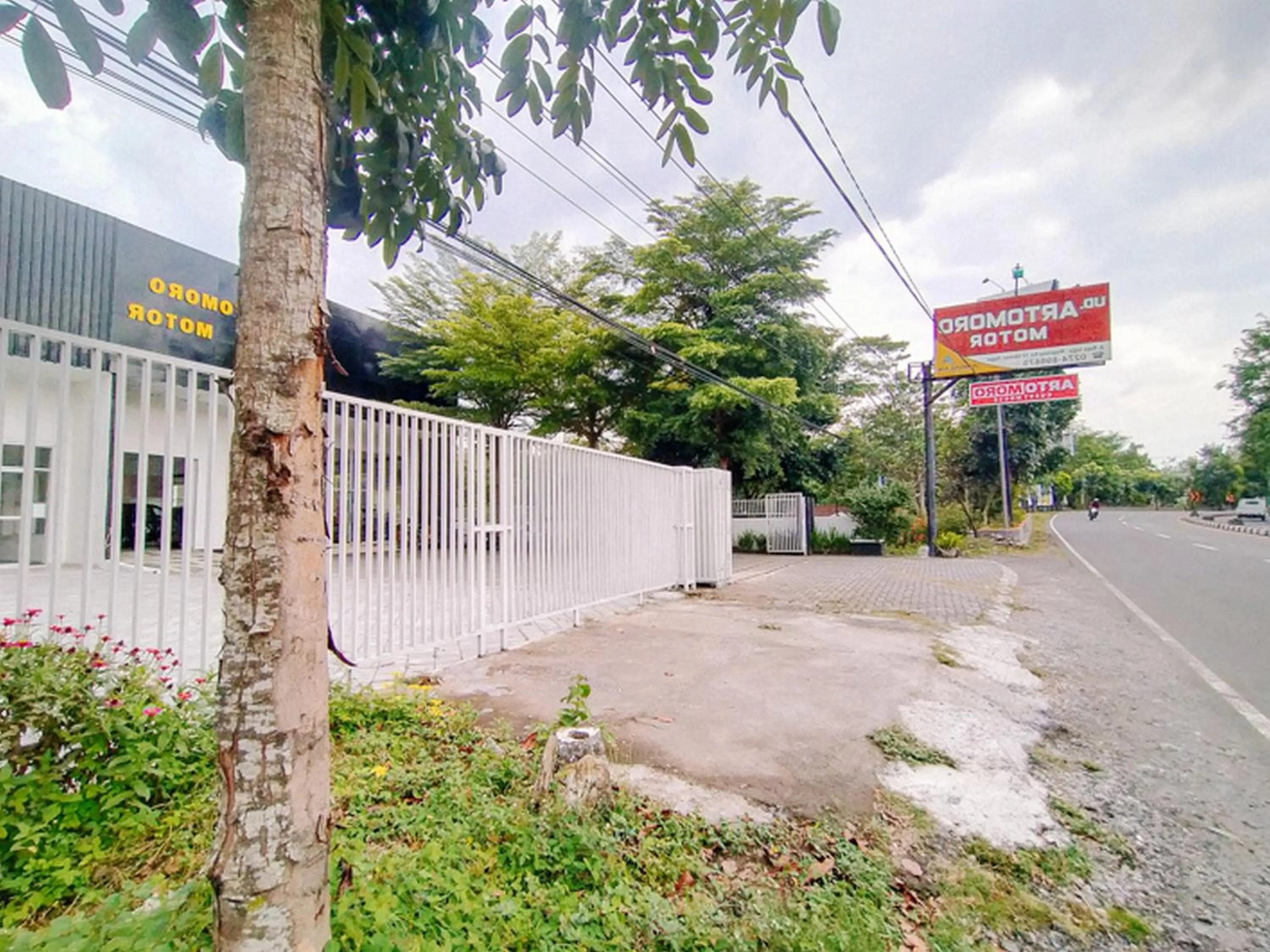 Property building in RedDoorz At Artomoro Guest House