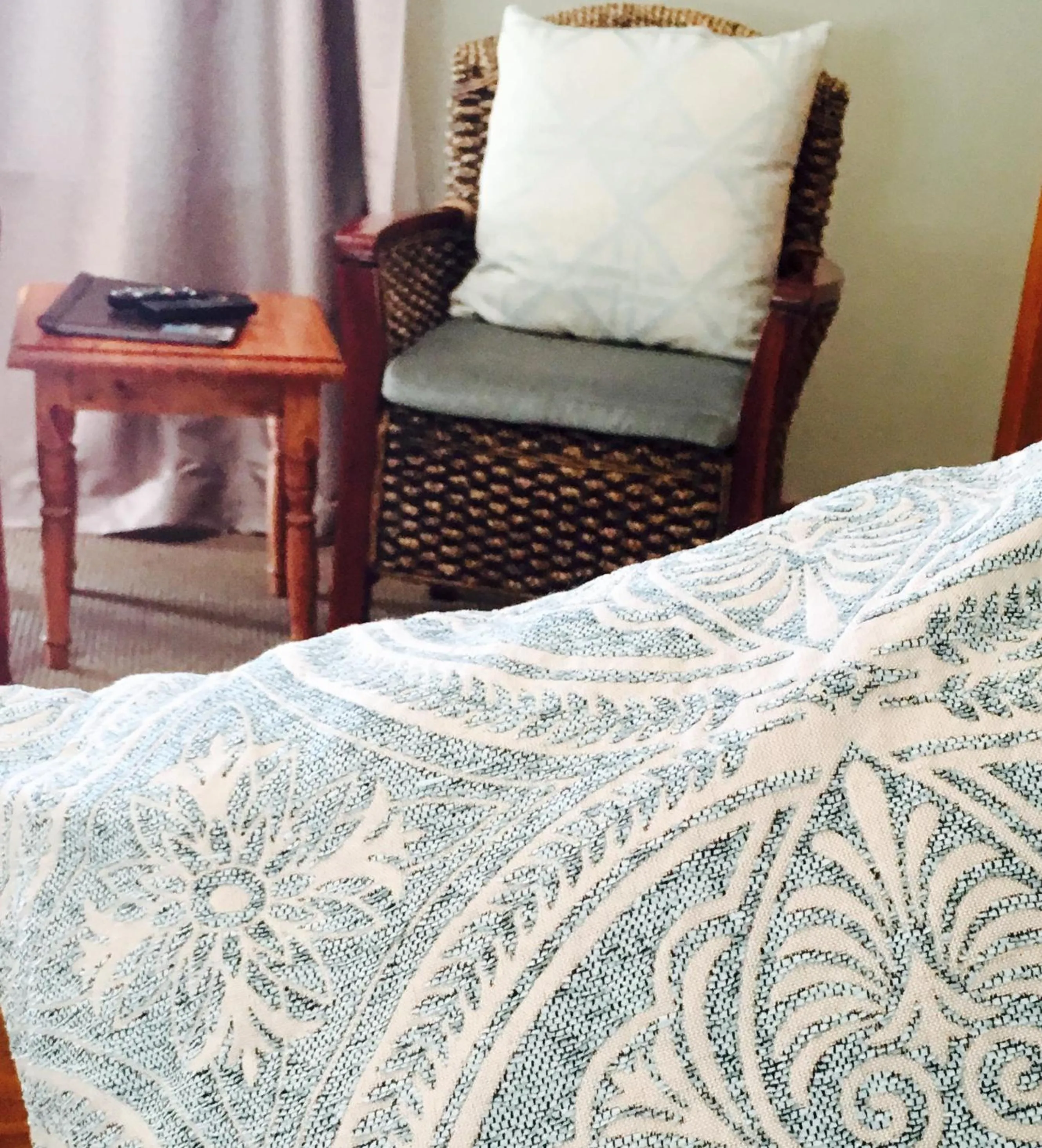 Seating area, Bed in Sandra's Guest House