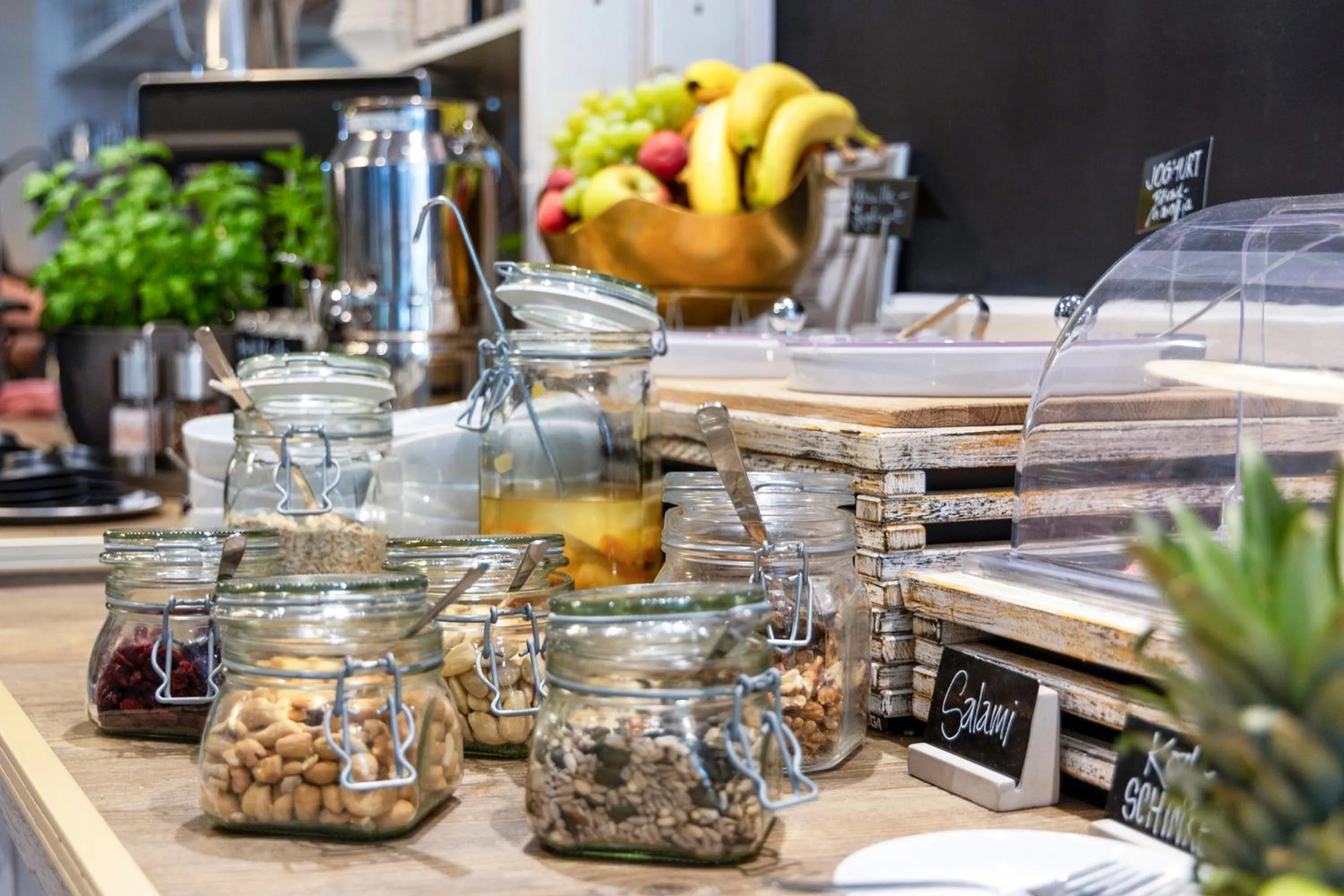 Restaurant/places to eat in Auto-Parkhotel Hamburg St Pauli