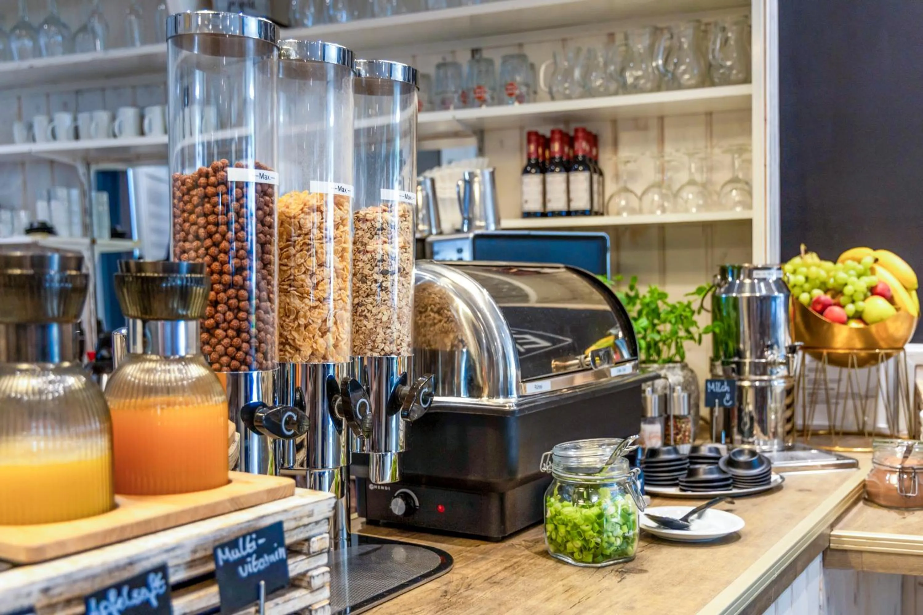 Restaurant/places to eat in Auto-Parkhotel Hamburg St Pauli