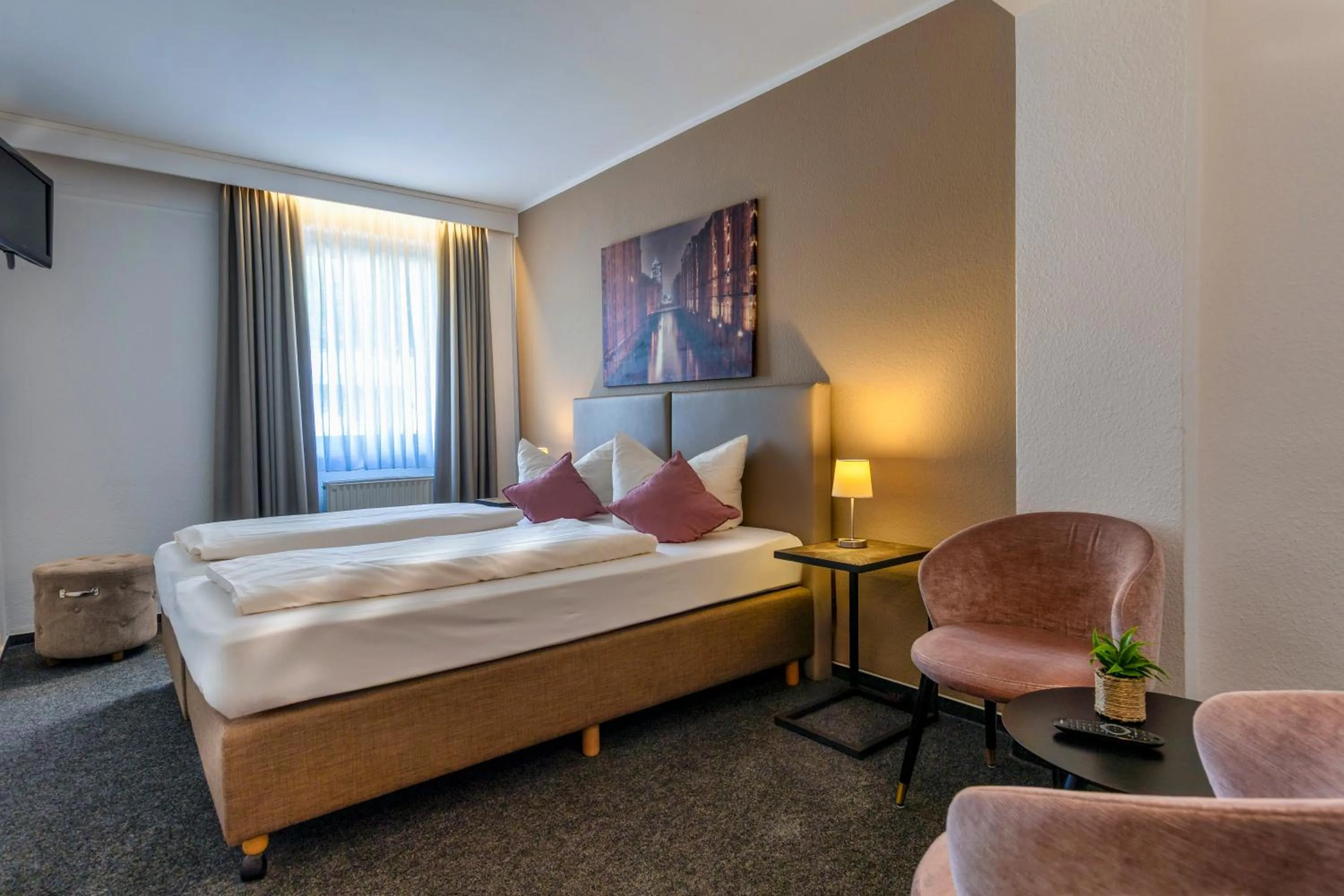 Living room, Bed in Auto-Parkhotel Hamburg St Pauli