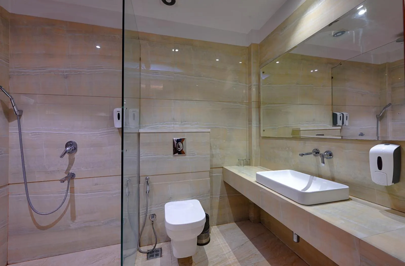 Bathroom in TreeHouse London Street Amritsar
