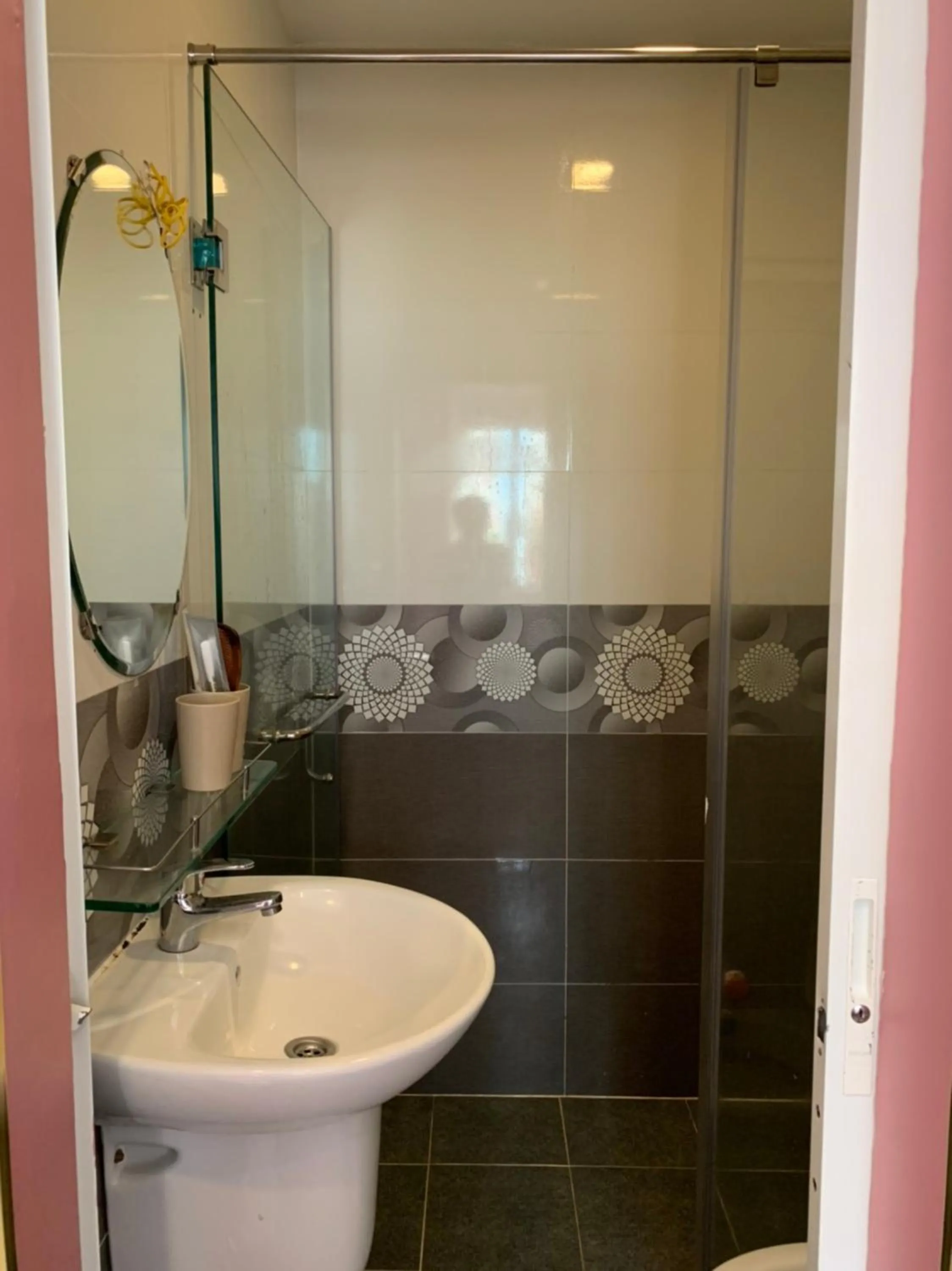 Bathroom in Hoang Yen Nhi Hotel