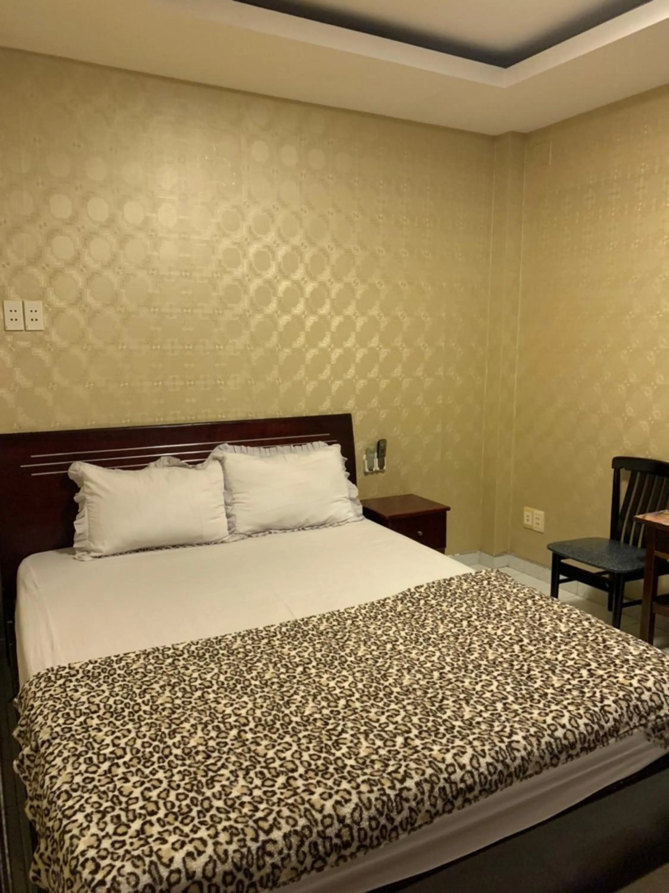 Bed in Hoang Yen Nhi Hotel