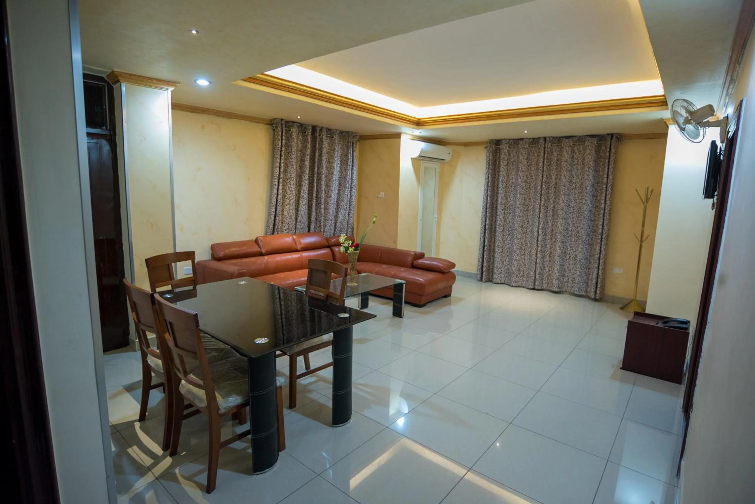 Restaurant/places to eat in Euro Hotel and Apartments