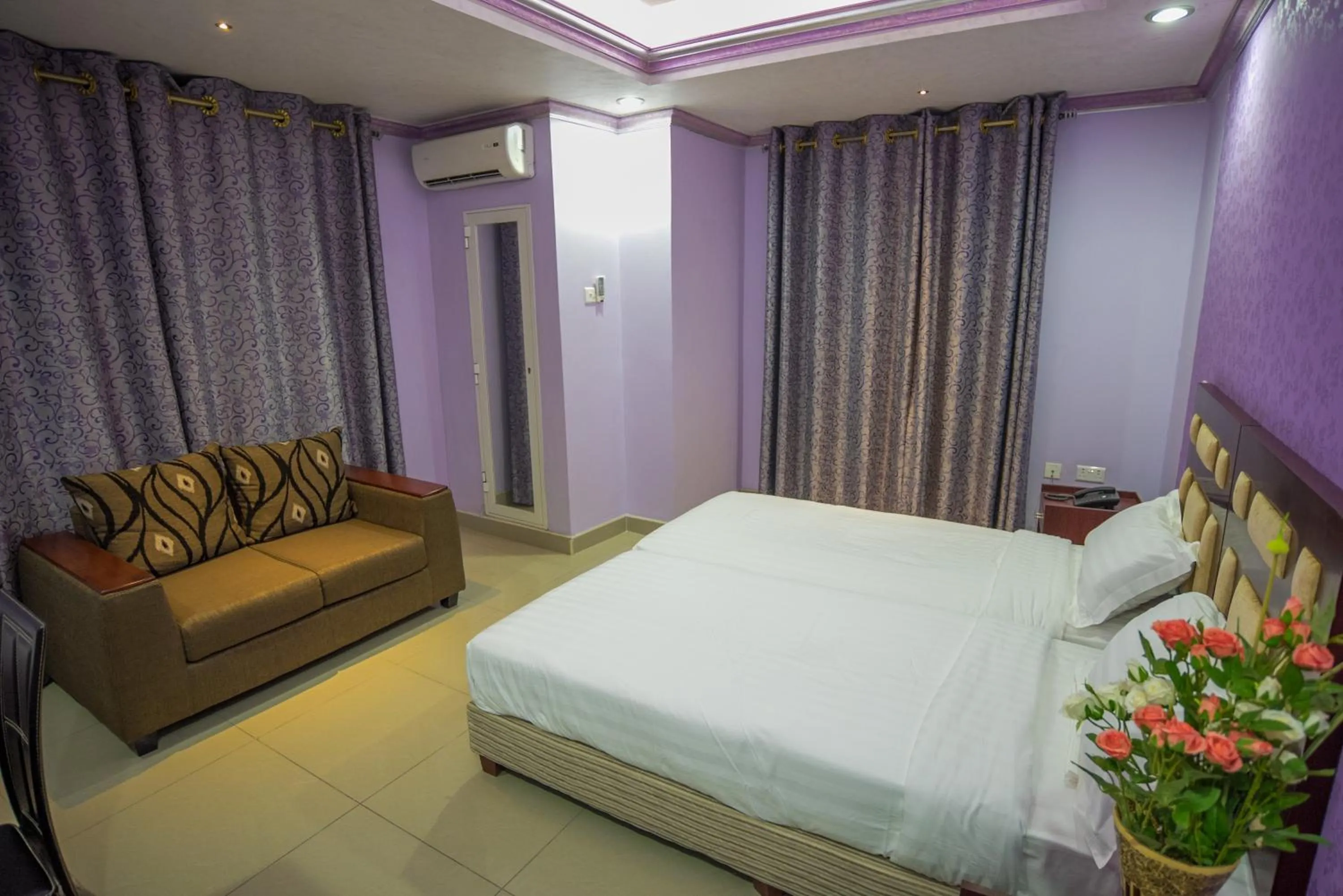 Bed in Euro Hotel and Apartments