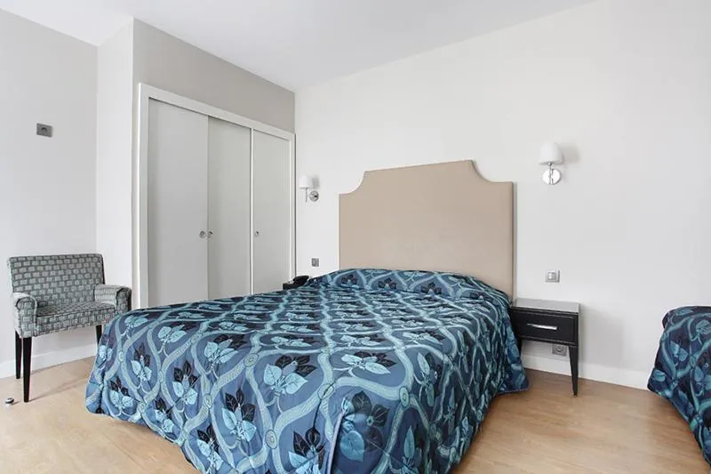 Bed in Hotel Montpensier