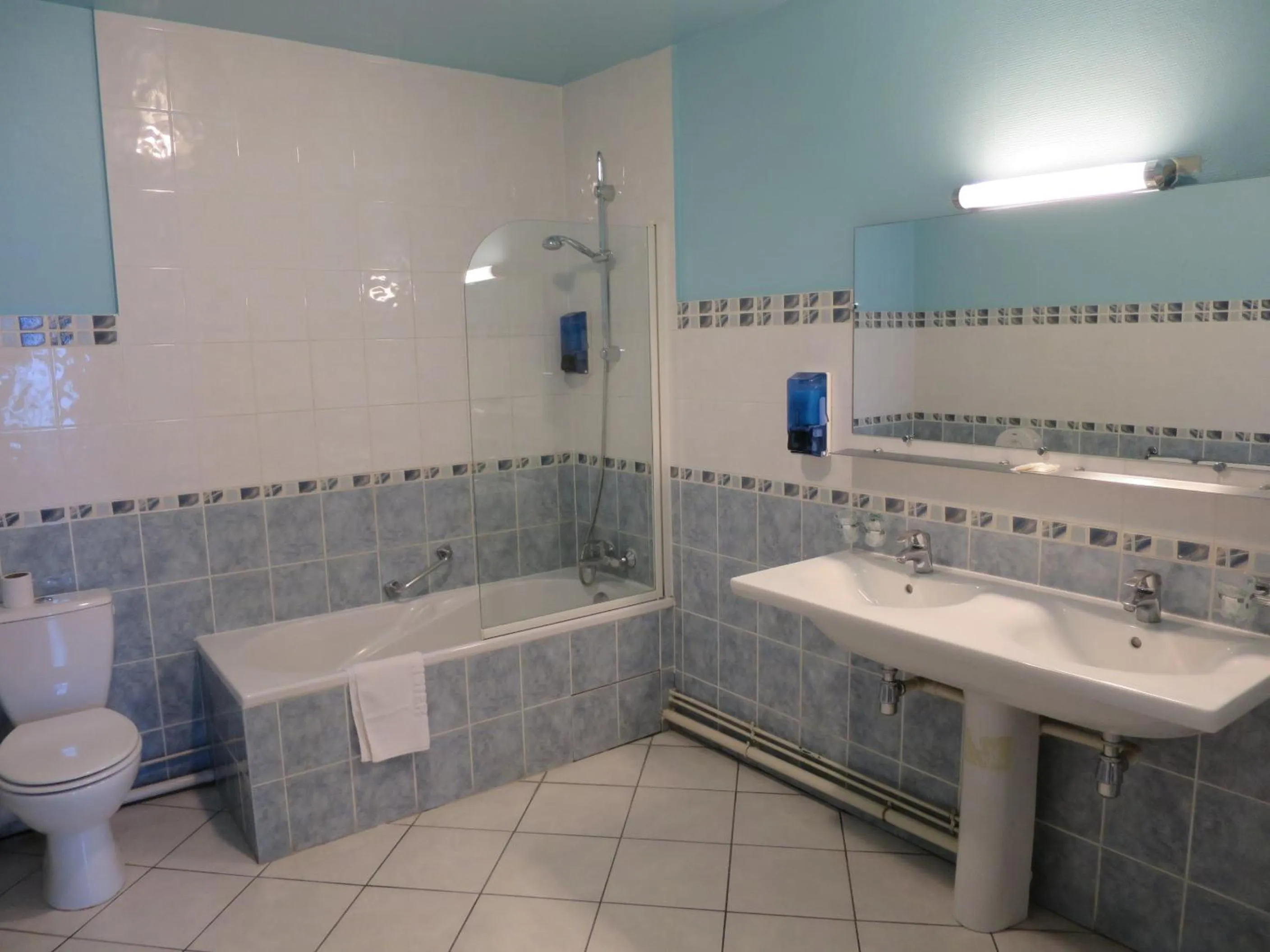 Bathroom in Hotel Montpensier