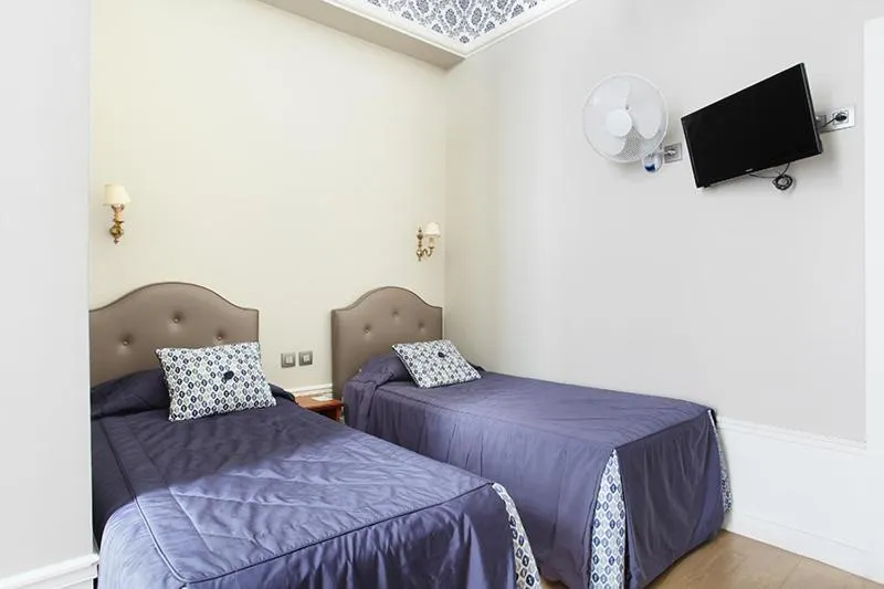 Bed in Hotel Montpensier