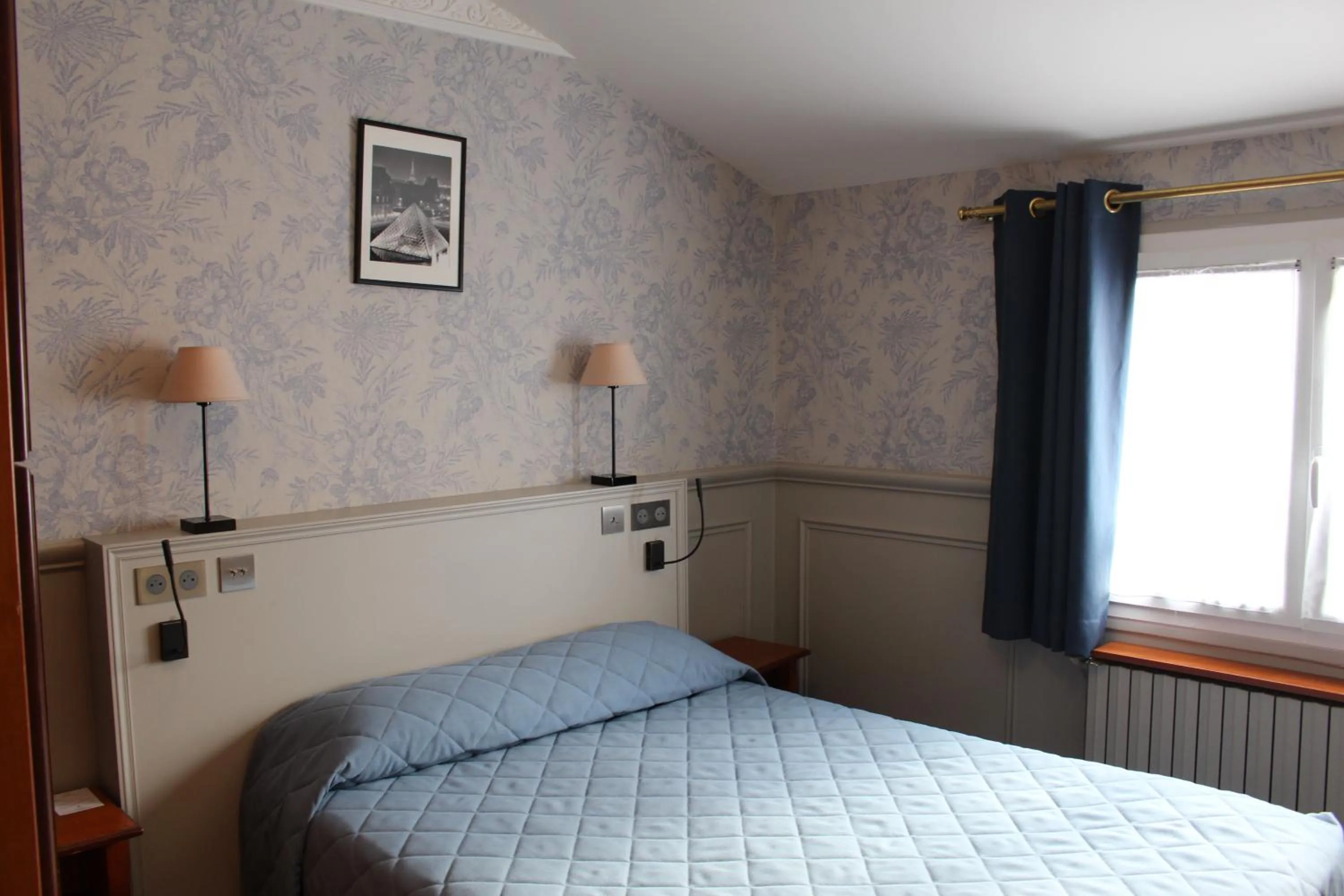 Bed in Hotel Montpensier