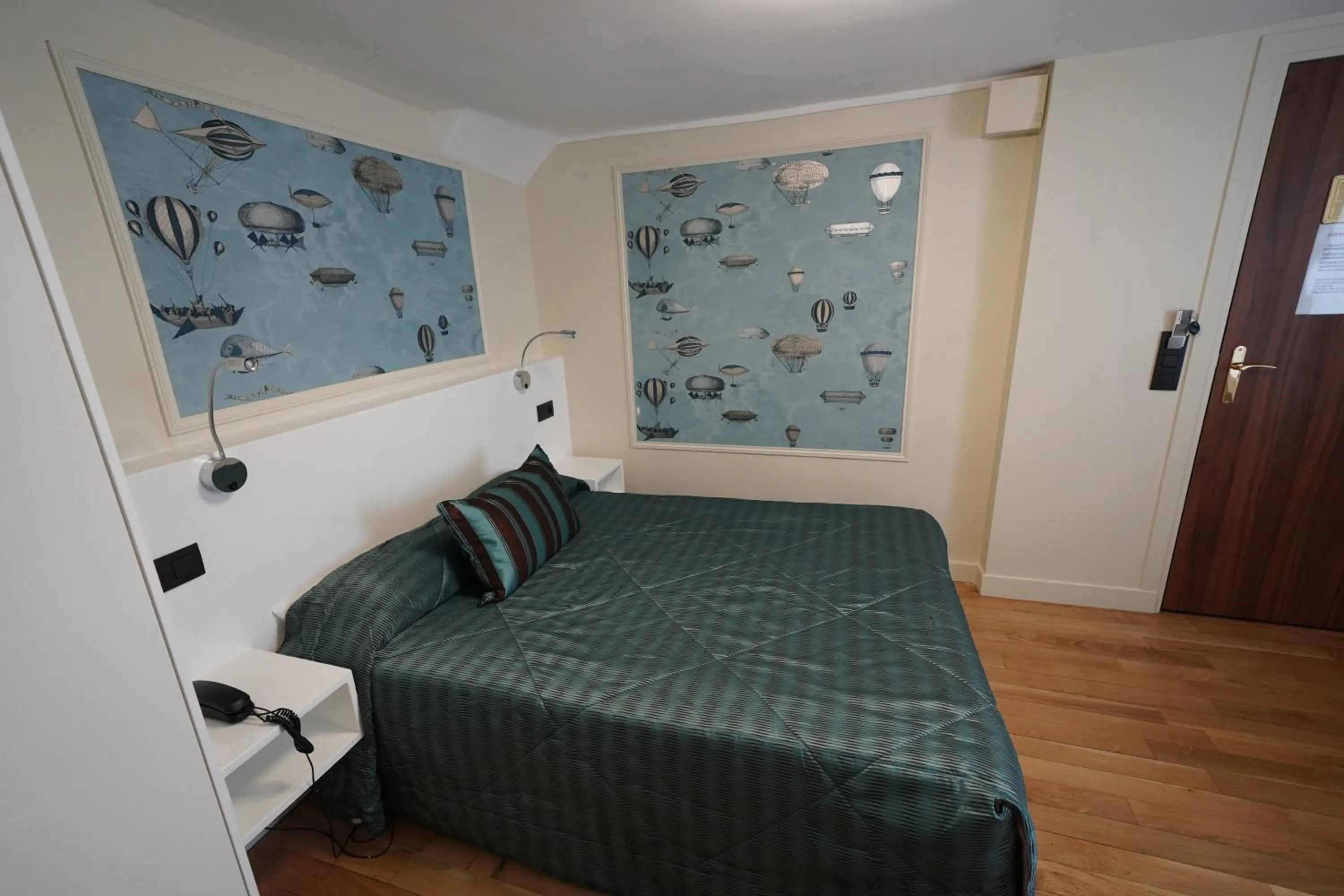 Bed in Hotel Montpensier