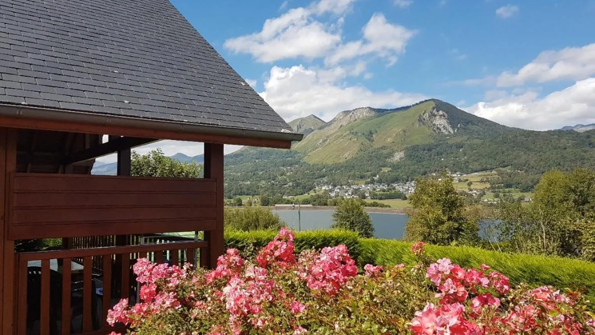 Mountain view in Chalets du Lac