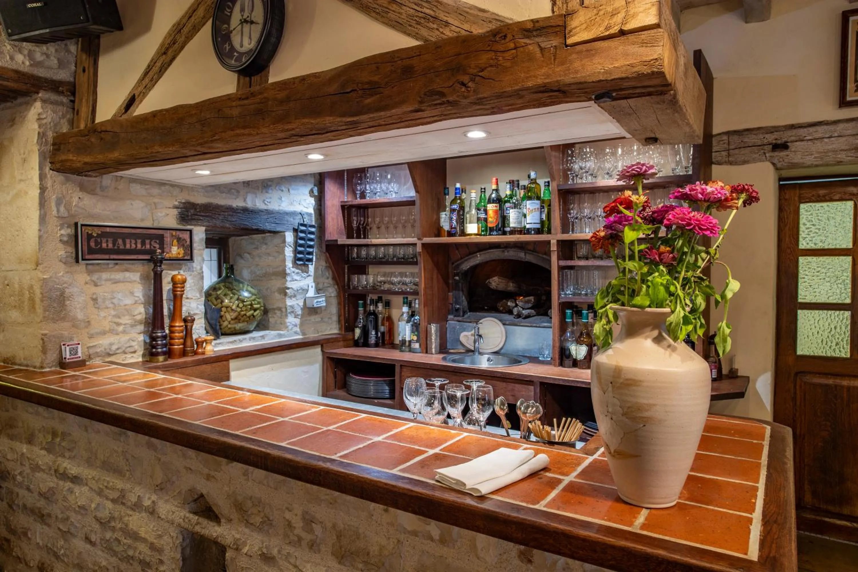 Lounge or bar in Hôtel De La Beursaudiere