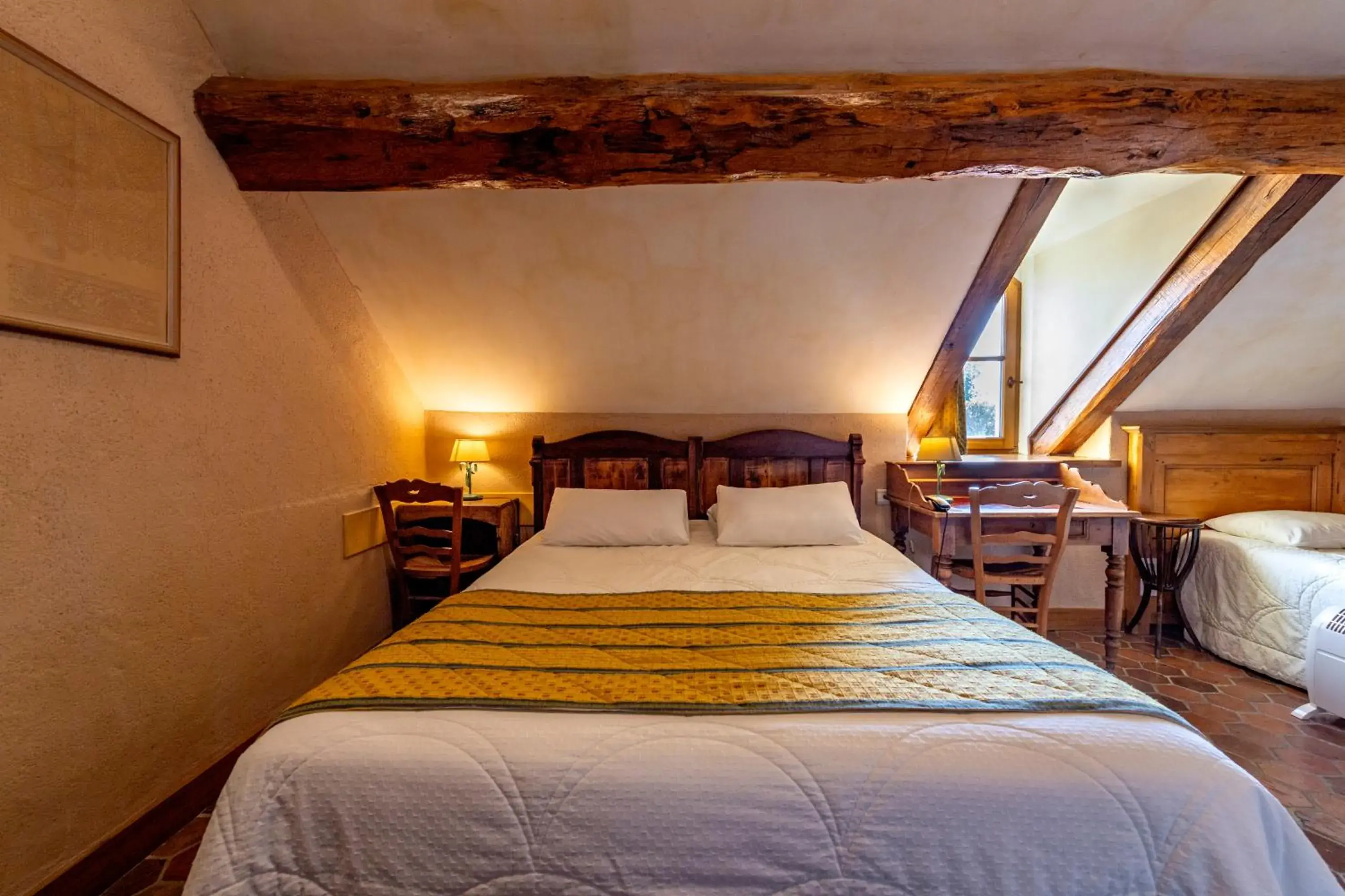 Bed in Hôtel De La Beursaudiere Bed in Hôtel De La Beursaudiere