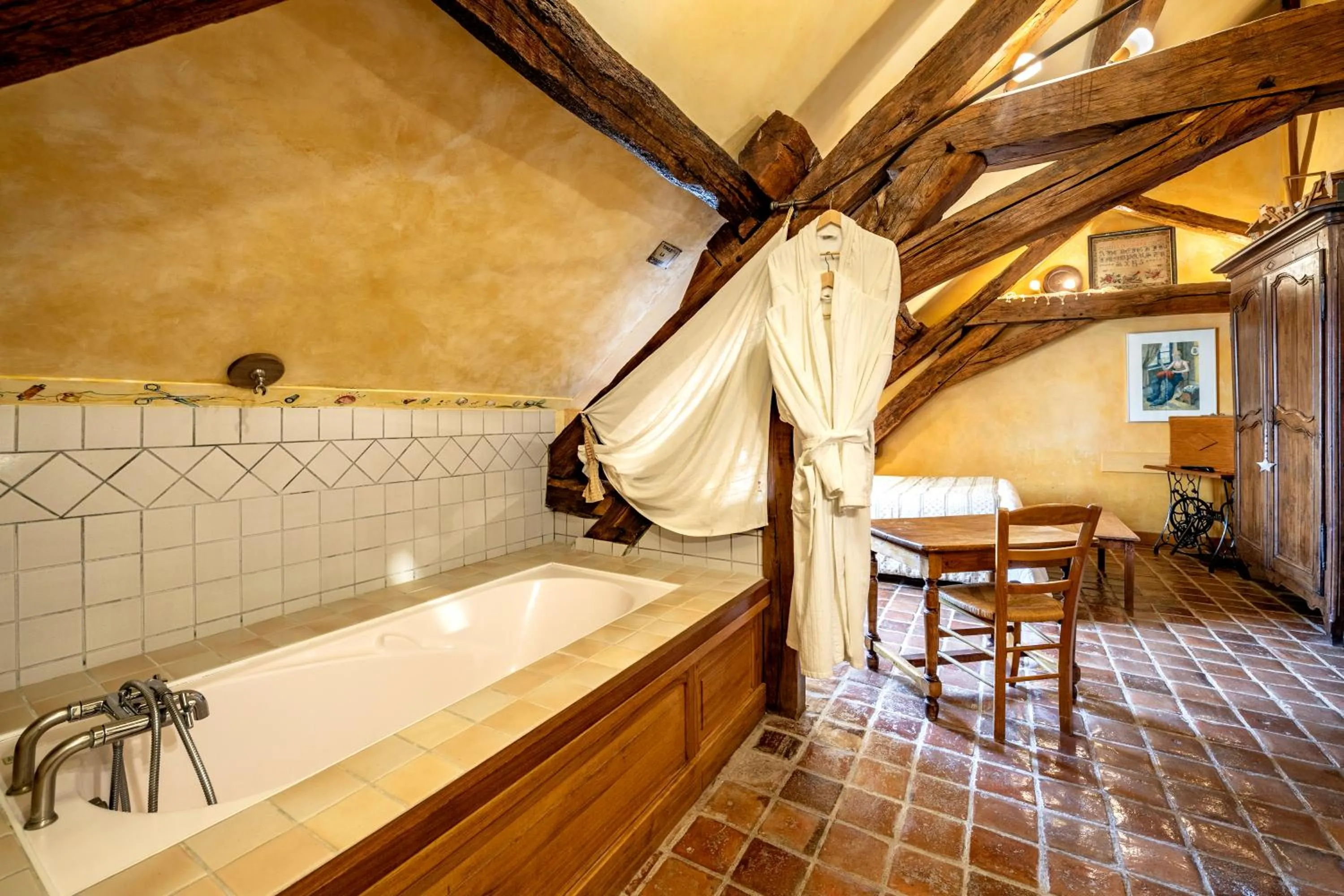 Bathroom in Hôtel De La Beursaudiere