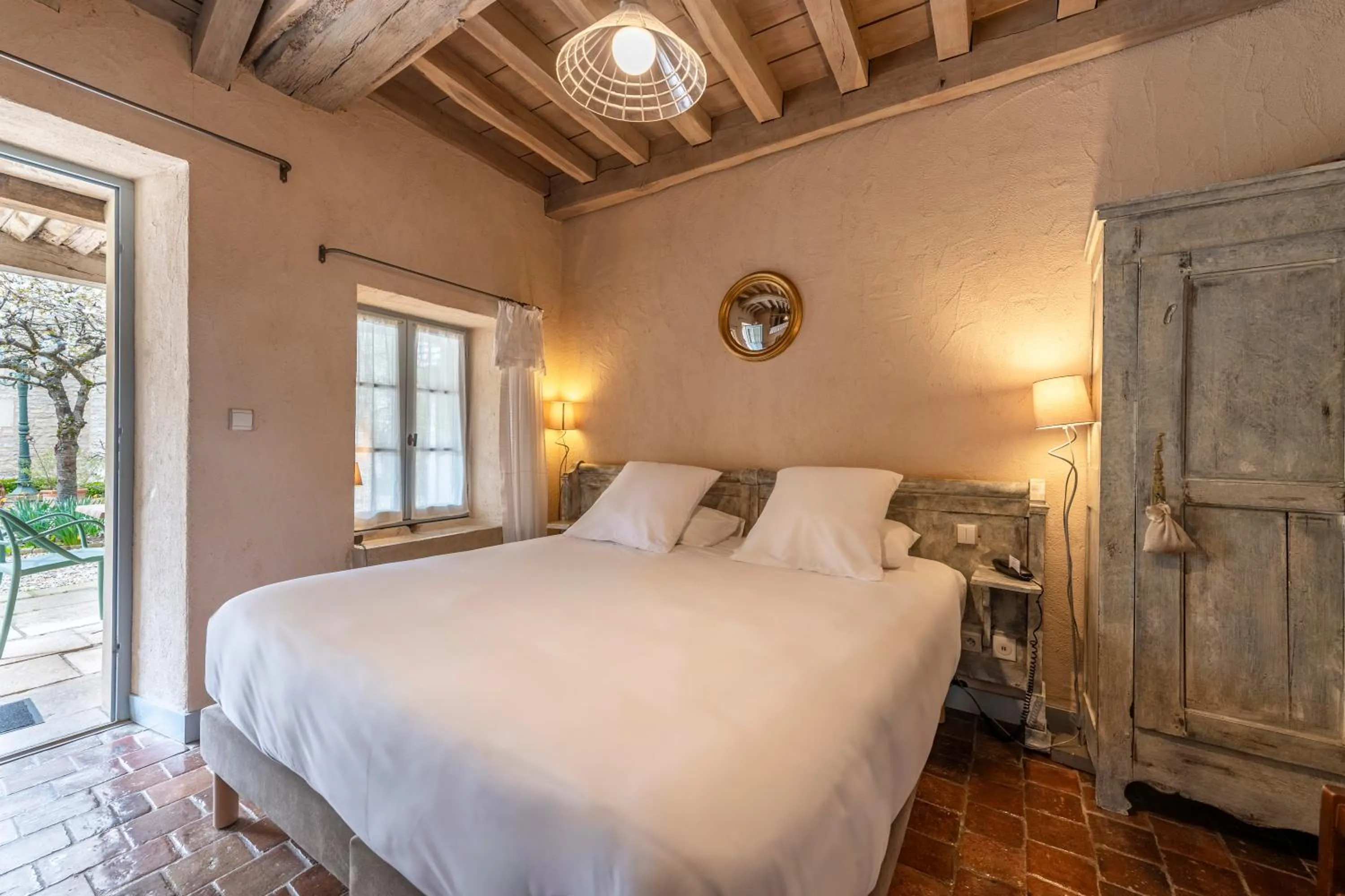 Bed in Hôtel De La Beursaudiere